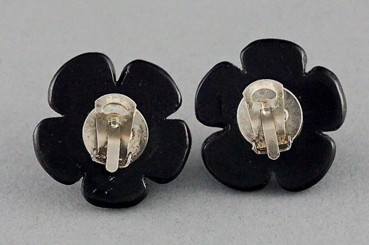 Vintage 1996 CHANEL Logo Black Flower Resin Pop Earrings For Sale 2
