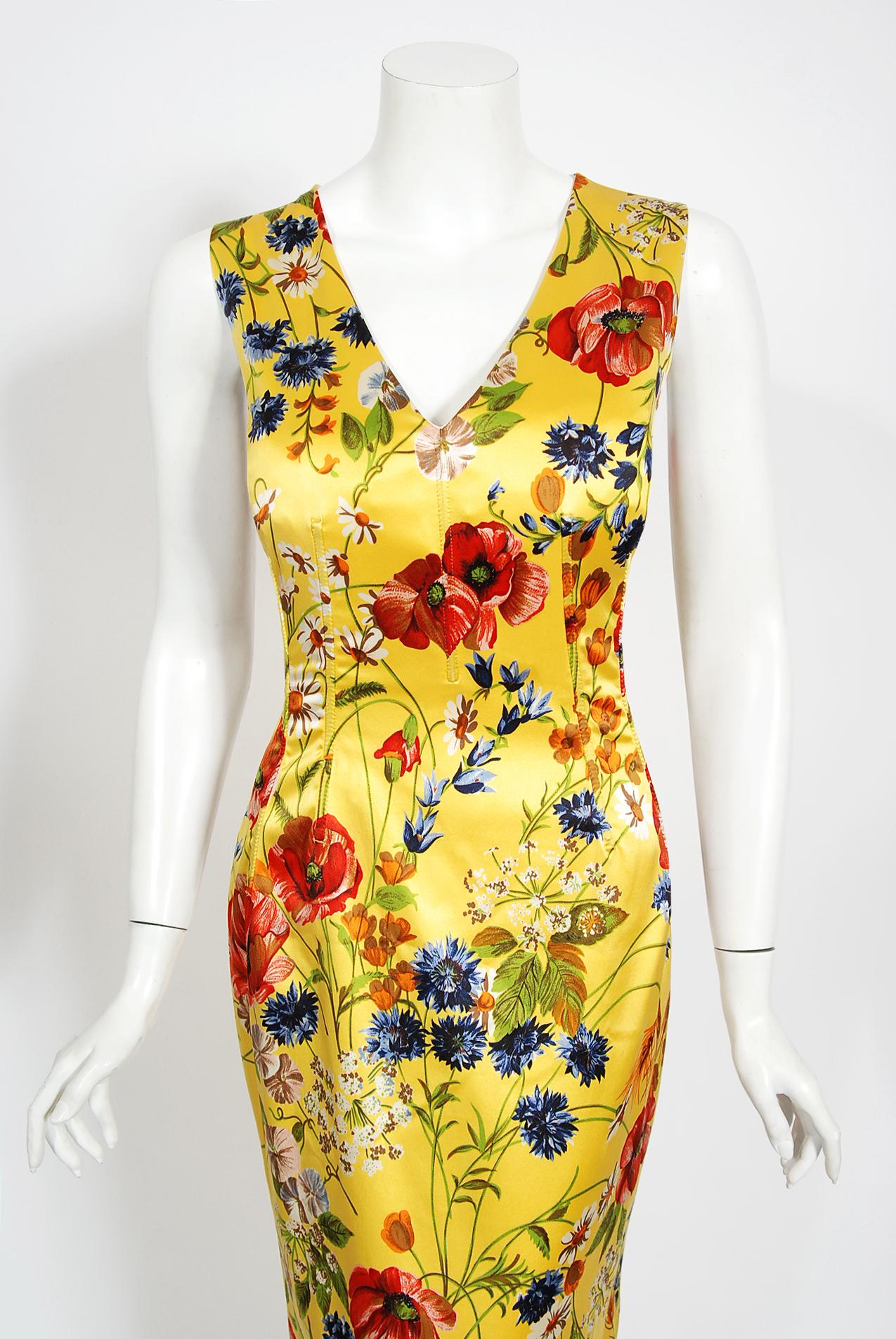 Giallo Vintage 1999 Dolce & Gabbana Abito a clessidra in seta elasticizzata con fiori gialli