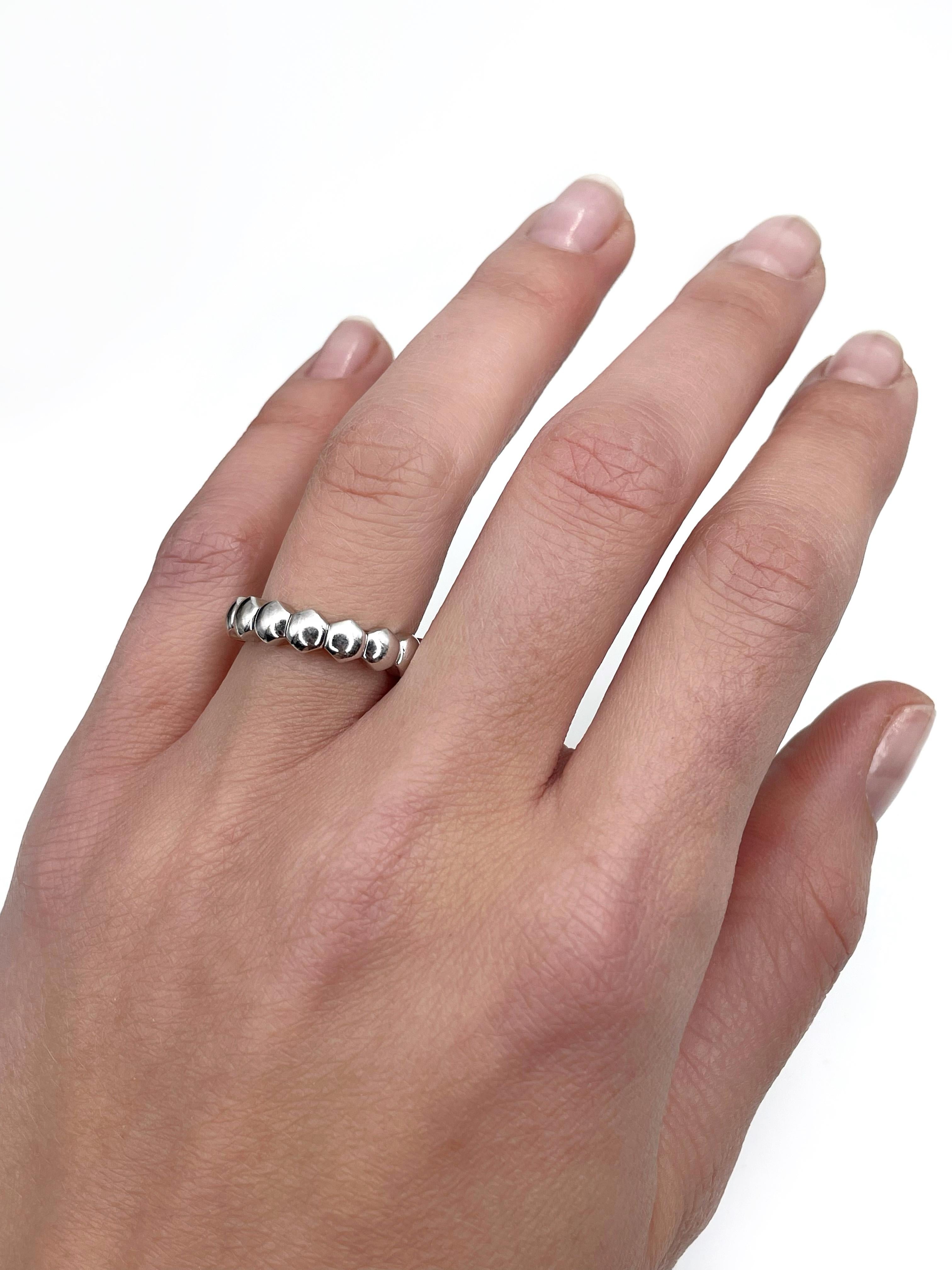 This is a vintage Piaget hexagonal eternity ring crafted in 18K white gold. The piece can be perfectly paired with any diamond eternity ring.  

Signed: “PI 750 51 A63859 © PIAGET 1996”

Weight: 7.05g
Size: 16 (US 5.5)

———

If you have any