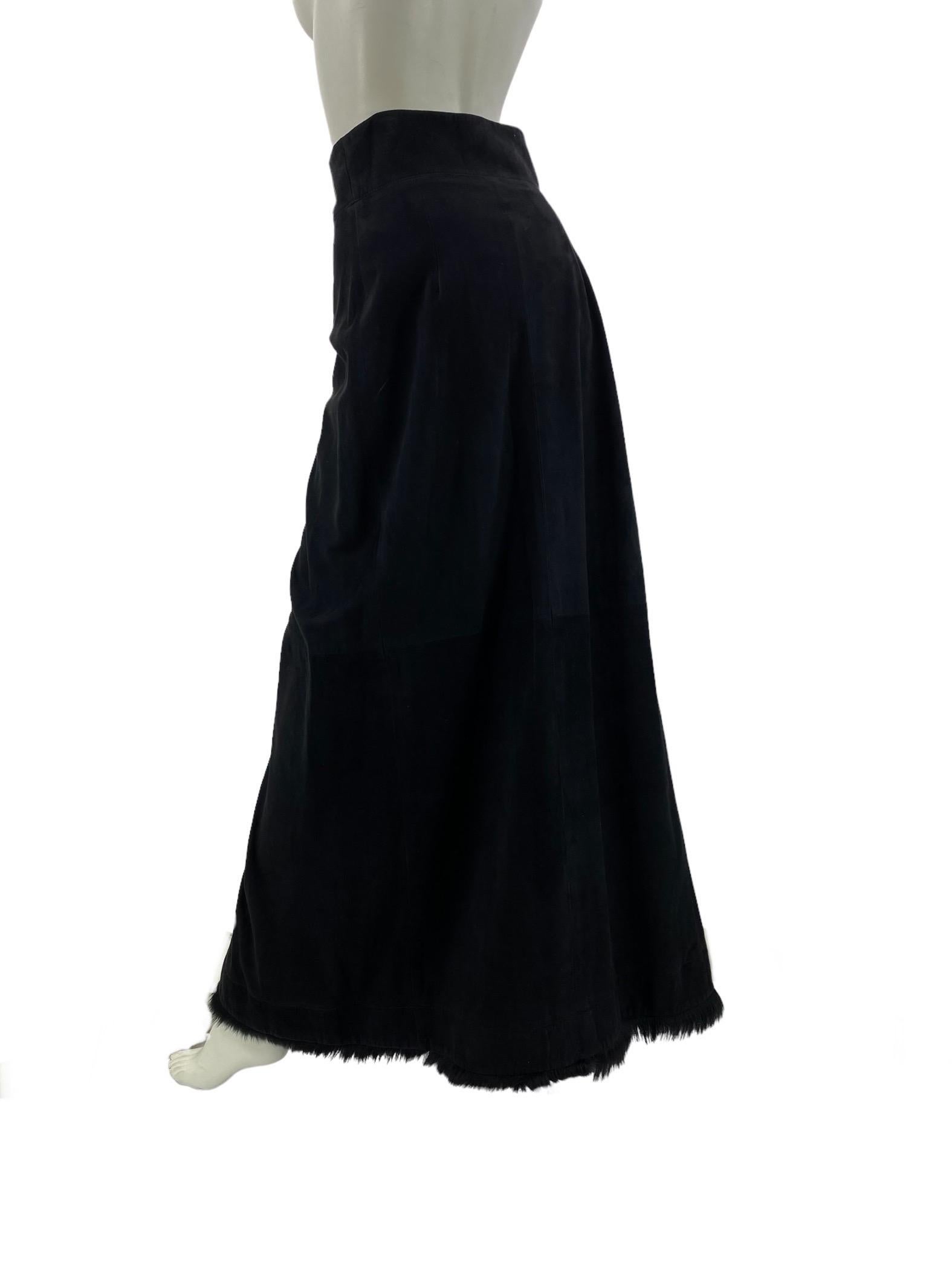 Vintage 1996 Tom Ford for Gucci Long Wrap Skirt Black Suede Leather Fur Trim 42 Pour femmes en vente