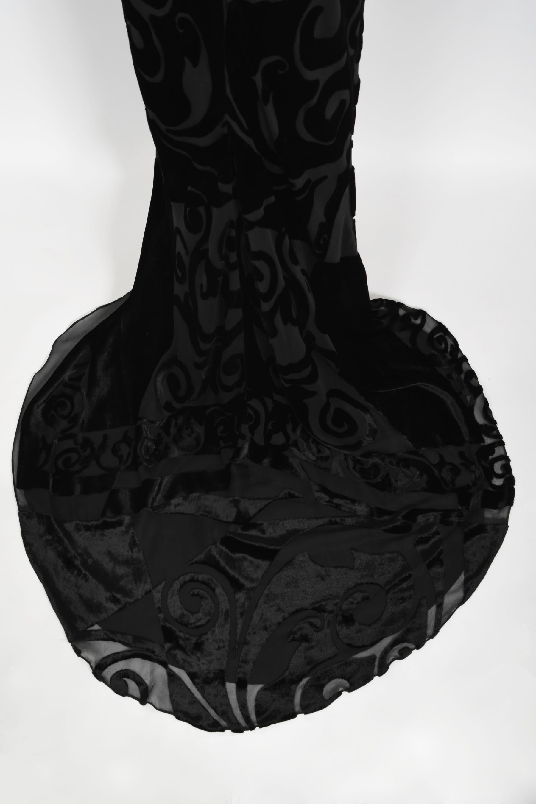 Vintage 1997 Galindo Couture Robe à traîne en velours Devoré noir coupé en biais et dos nu  8