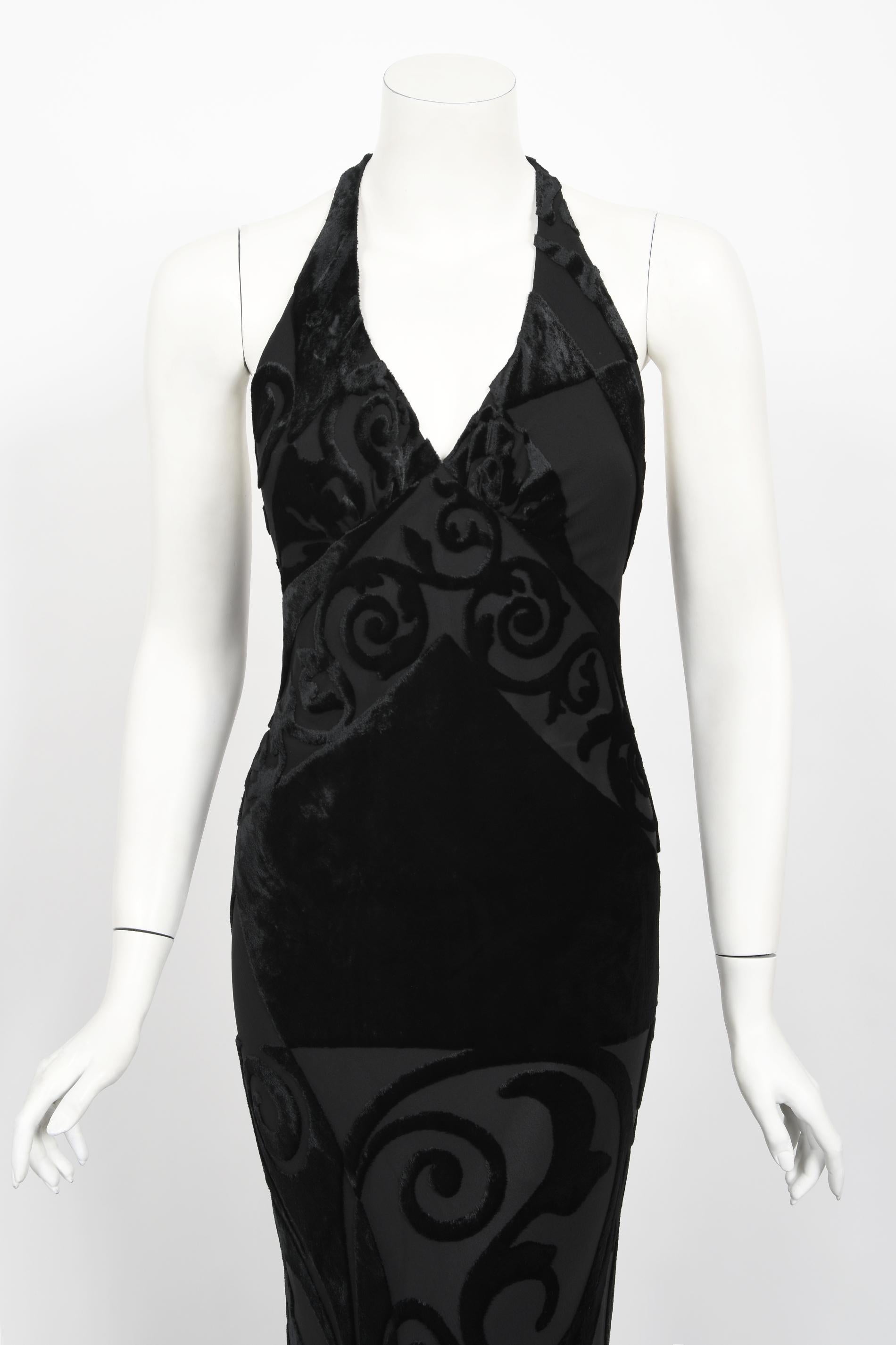 Une robe d'entraînement en dévoré de soie et velours noir de Galindo Couture 