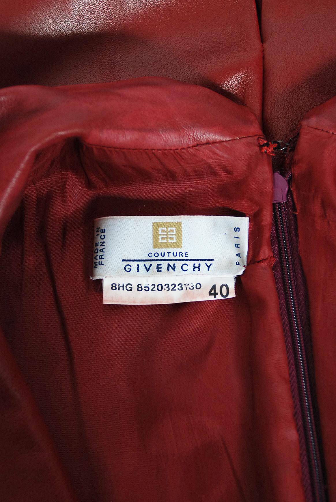 Vintage 1998 Alexander McQueen Para Givenchy Pasarela Vestido de cuero rojo de tiro bajo 6