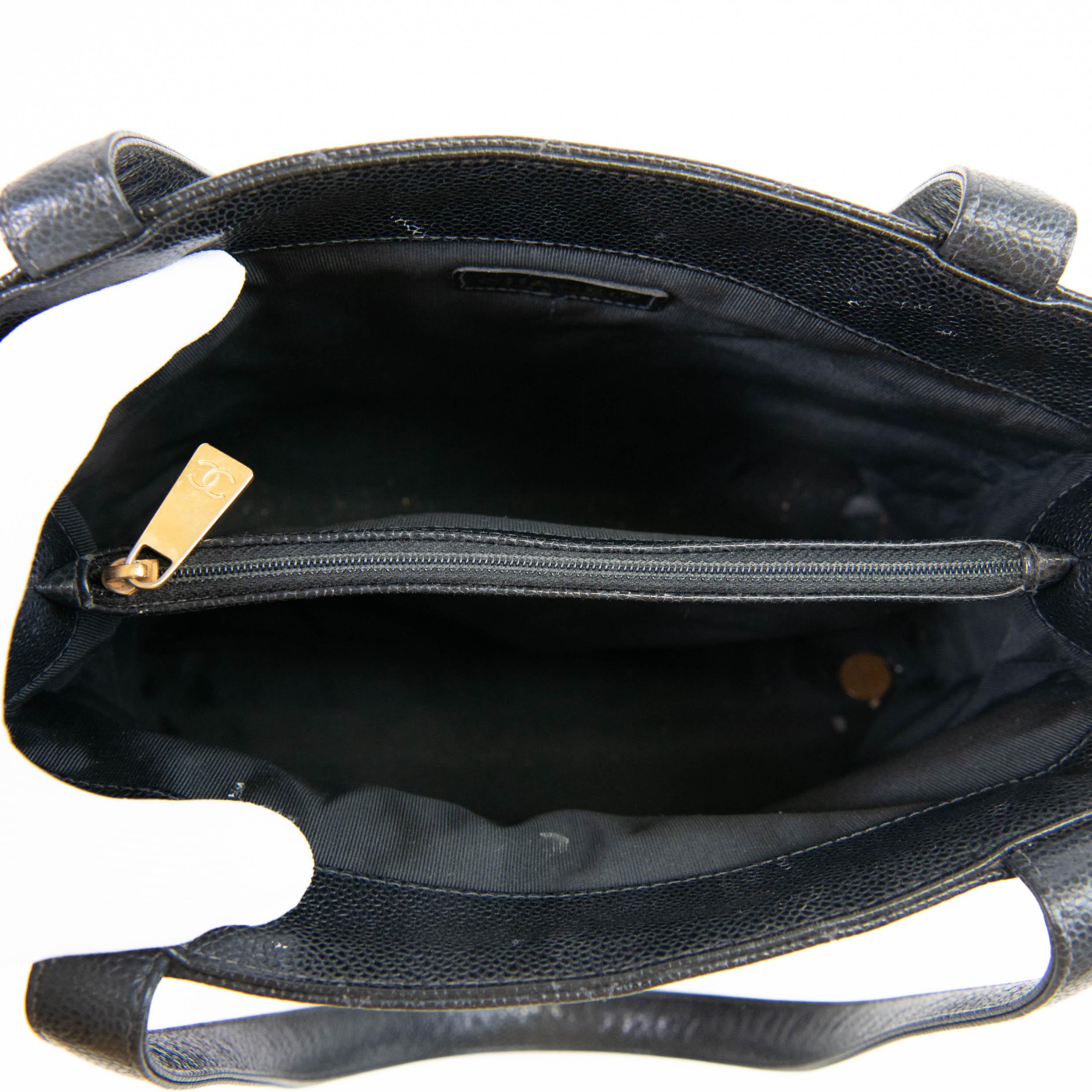 Chanel vintage 1999 Bolso clásico de piel de caviar acolchada negra 4
