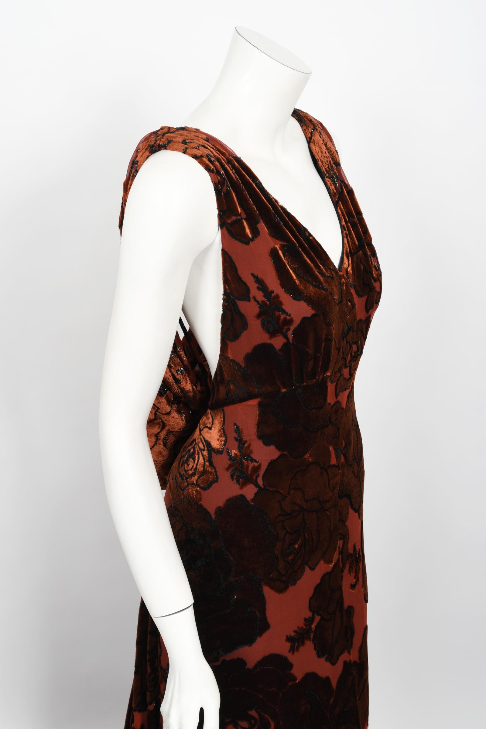 Vintage 1999 Galindo Couture Metallic Amber Devoré Velvet Bias-Cut Trained Gown For Sale 8