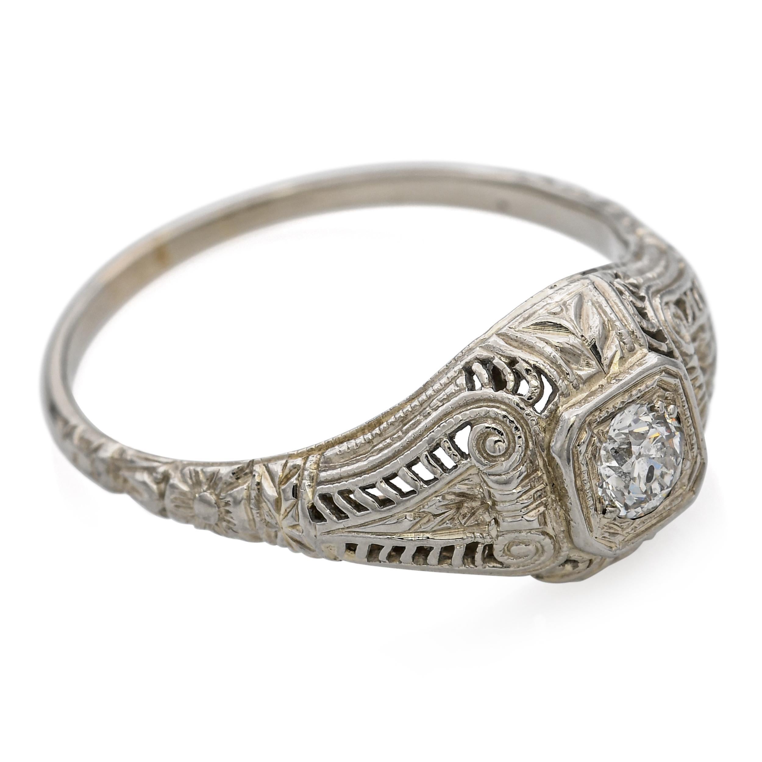 Anello vintage in oro bianco 19k con filigrana e 0,26 carati di diamanti In condizioni buone in vendita a New York, NY