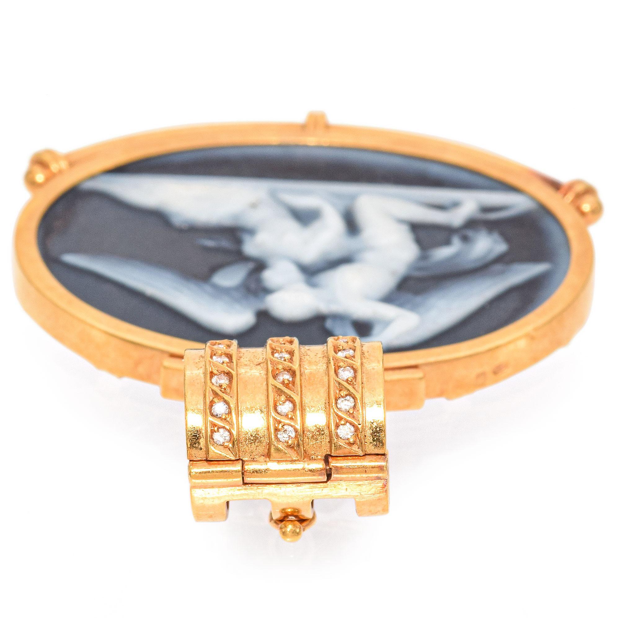 Vintage 19k Yellow Gold Frame Blue Agate Cameo Pendant In Good Condition For Sale In New York, NY