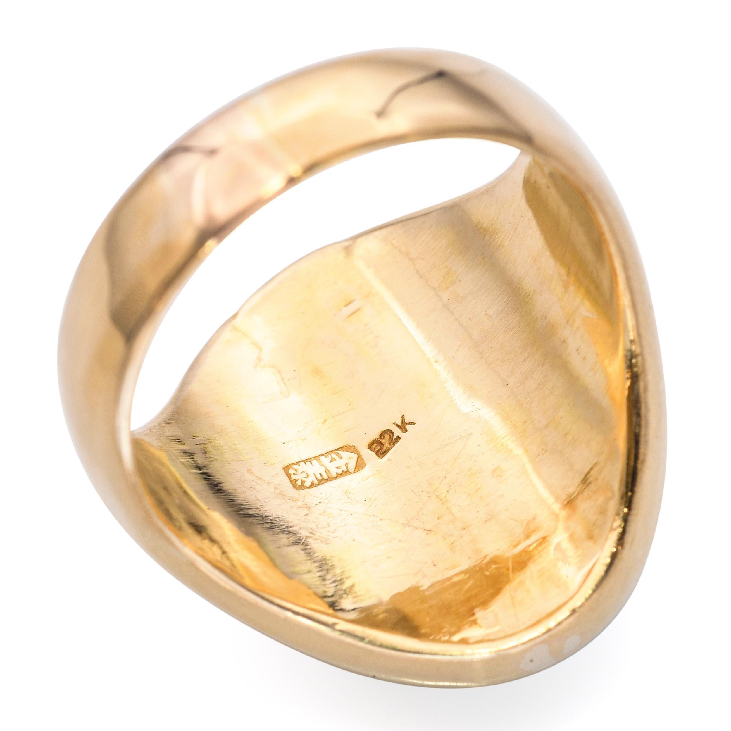 Uomo Anello da uomo vintage in oro giallo 19k con giada verde in vendita