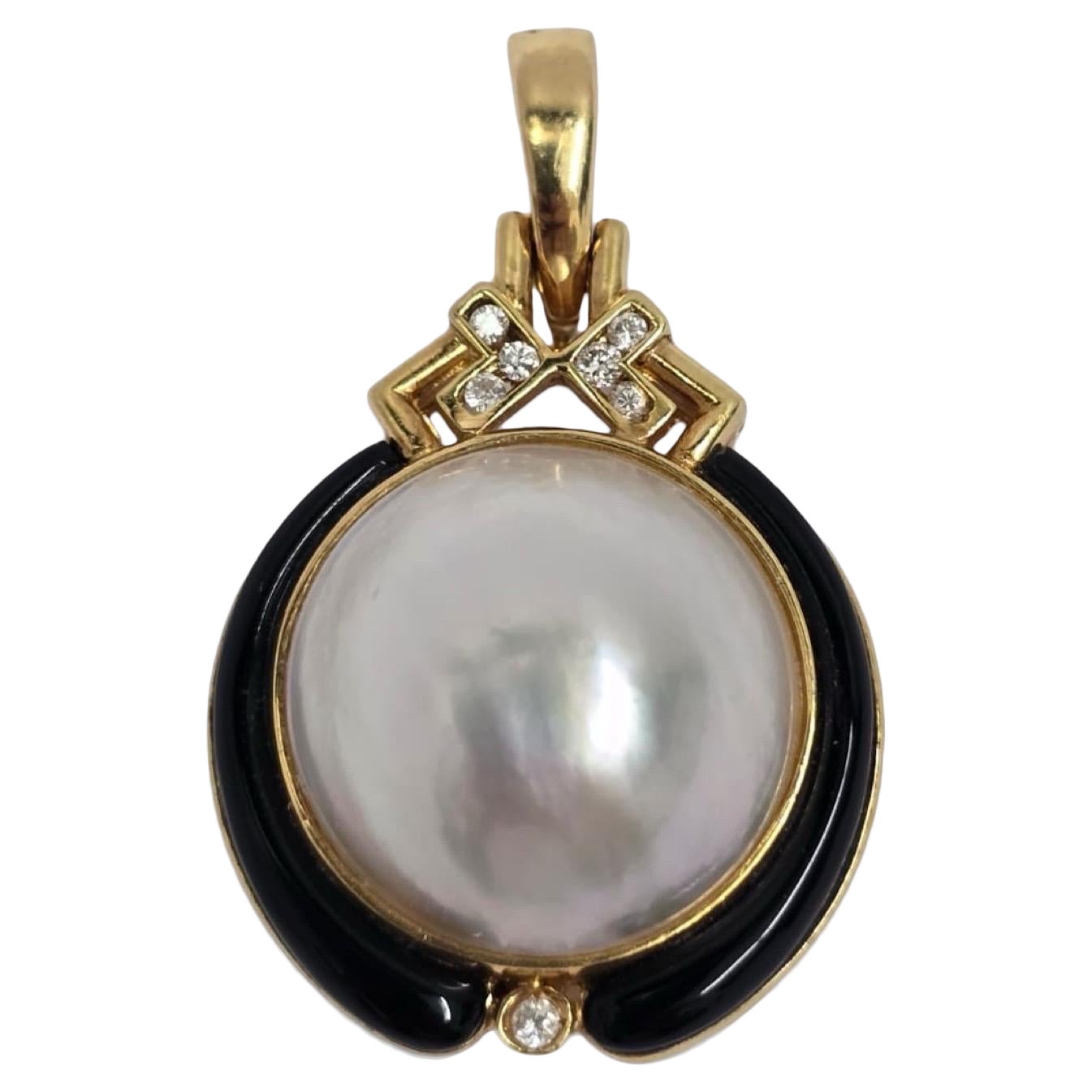Ciondolo vintage con perla Mabe da 19 mm, diamanti e smalto nero, oro 18 carati