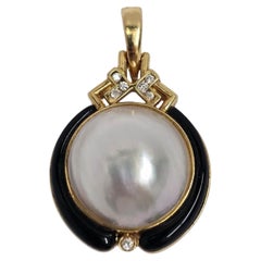 Ciondolo vintage con perla Mabe da 19 mm, diamanti e smalto nero, oro 18 carati