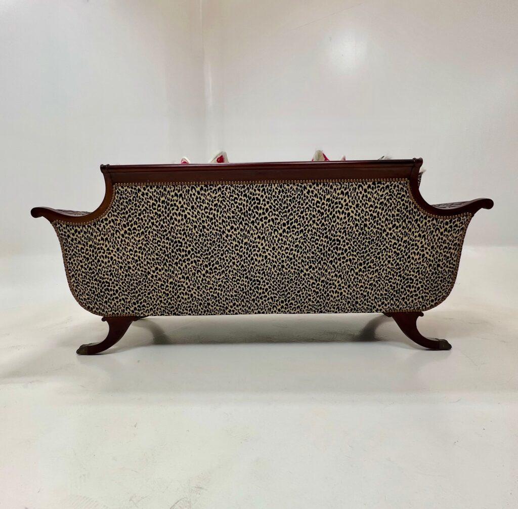 Duncan Phyfe-Sofa aus dem 19. Jahrhundert mit schmalem Stoff (Schaumstoff) im Angebot