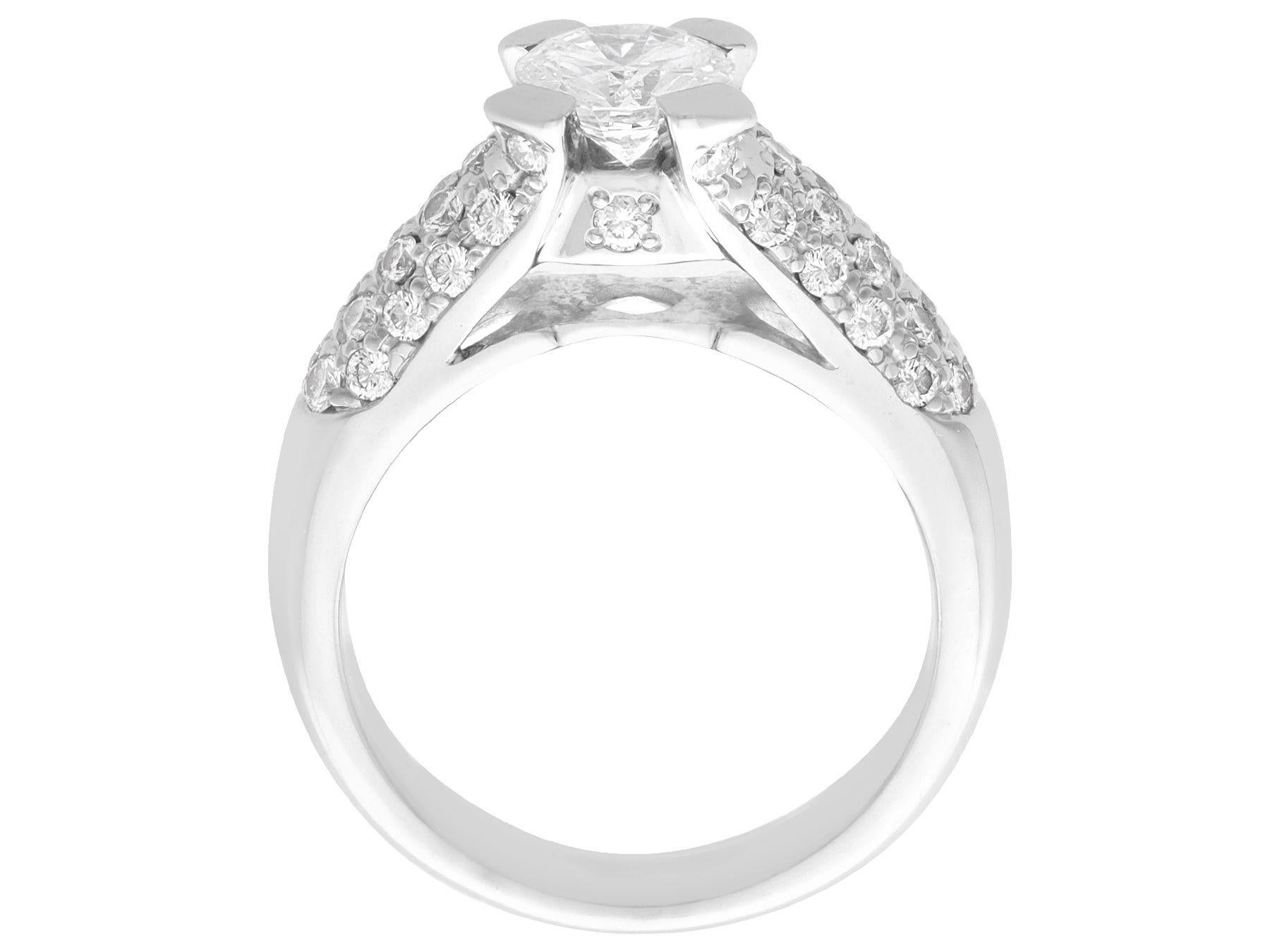 Bague de fiançailles solitaire vintage en or blanc 18 carats et diamants 1 carat, c. 1980 en vente 1