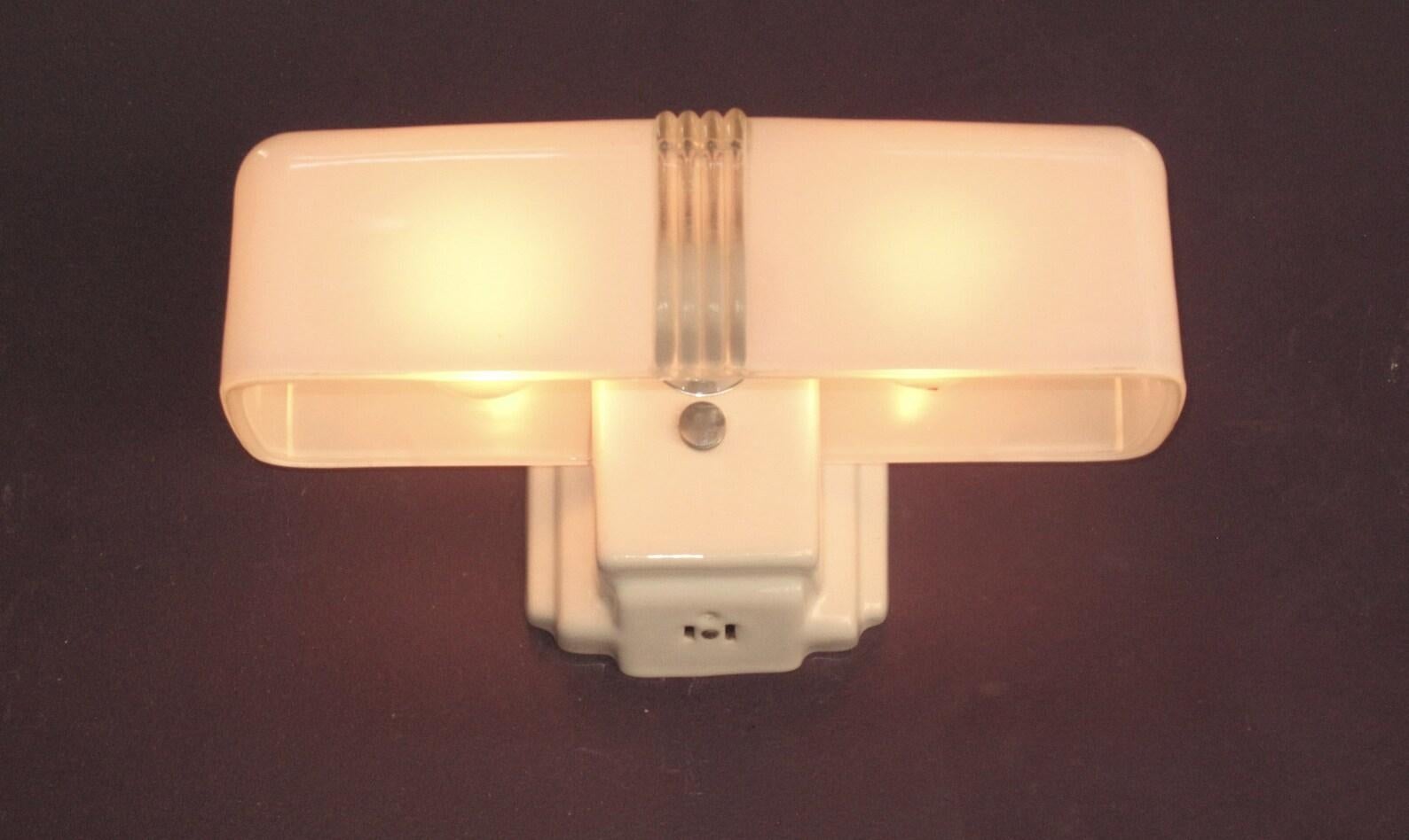 Vintage 2 Bulb Porcelain Bath Sconce. Outlet is not working, other than that it's in great overall condition with no noticeable chips and no cracks.
Rewired with a new UL listed two bulb ceramic socket. Comes with mounting hardware so it is ready to