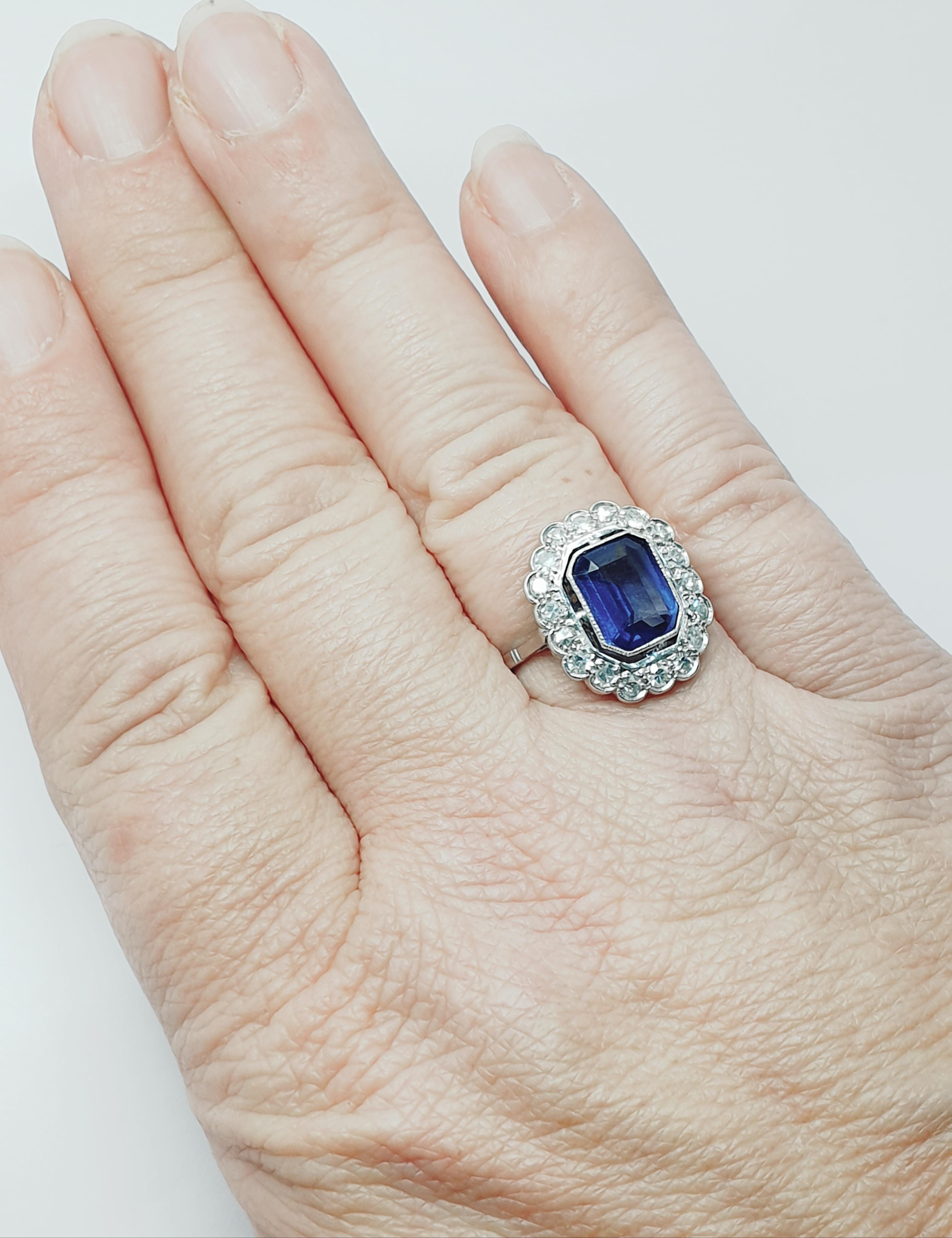 Art Deco Vintage 2 Carat Blue Sapphire Cluster Diamond Ring For Sale
