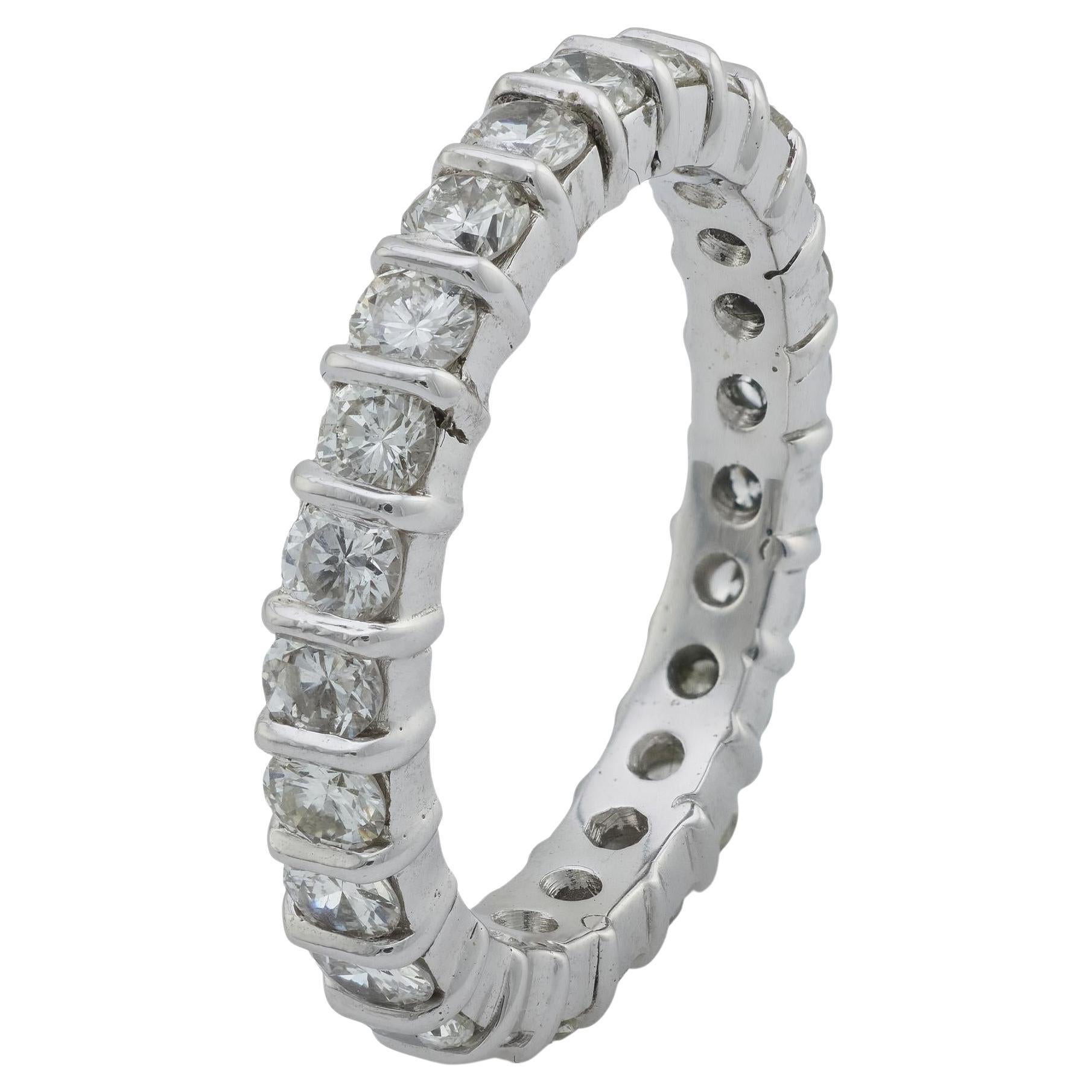 Vintage 2 Karat Diamant 18k Weißgold Eternity Band im Angebot