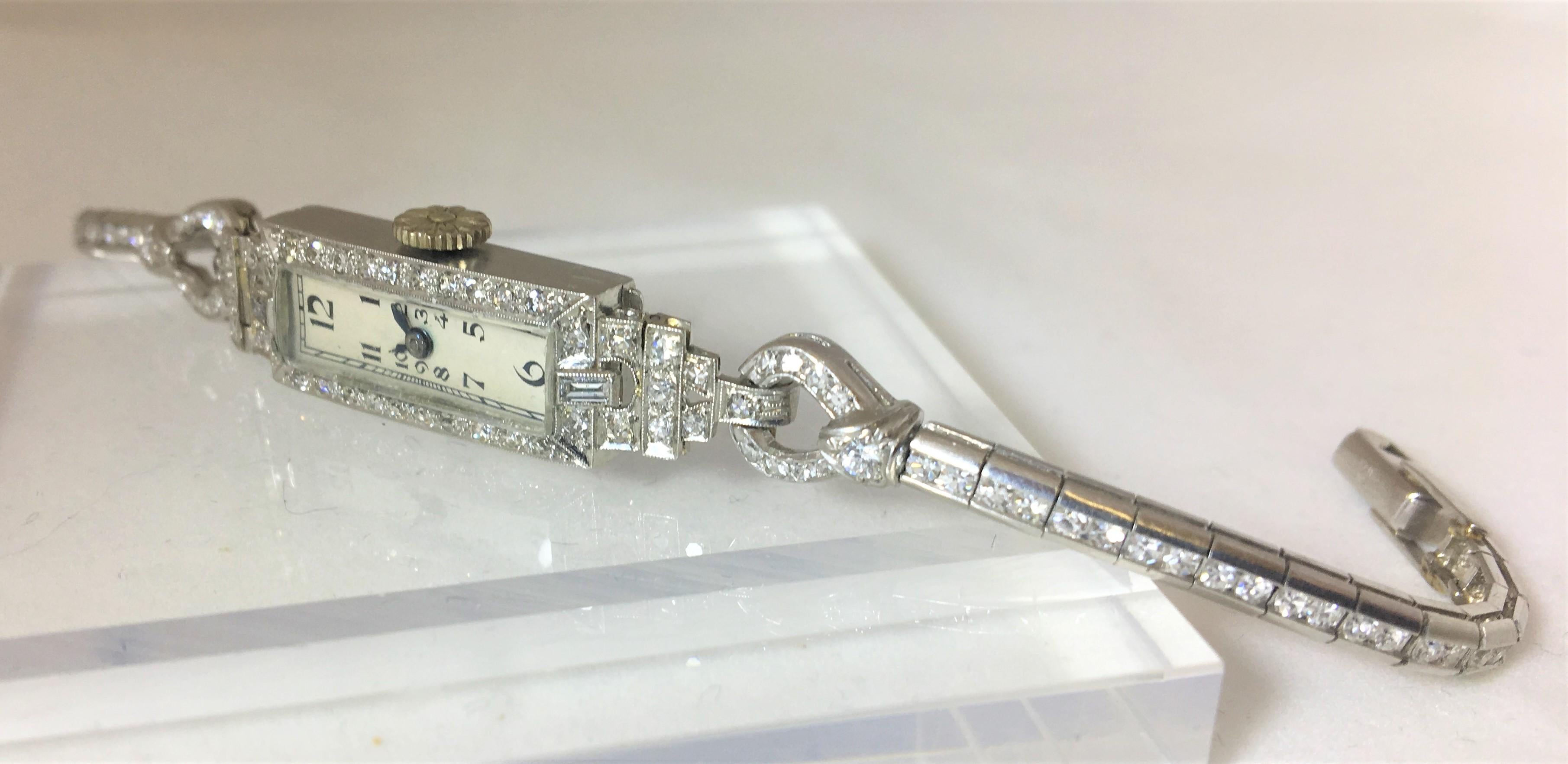 Dünne Uhr aus Platin mit 2 Karat Diamanten im Zustand „Gut“ im Angebot in Cincinnati, OH