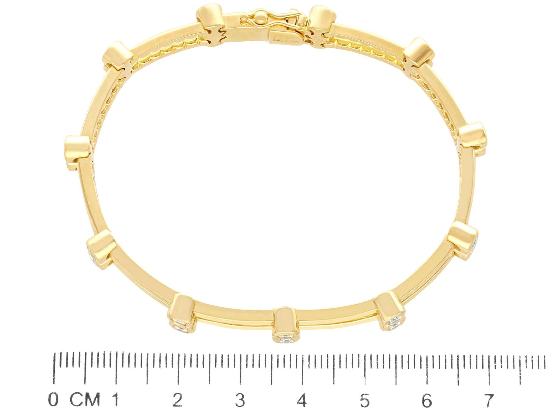 Vintage 2 Carat Diamond and Yellow Gold Bracelet For Sale 2