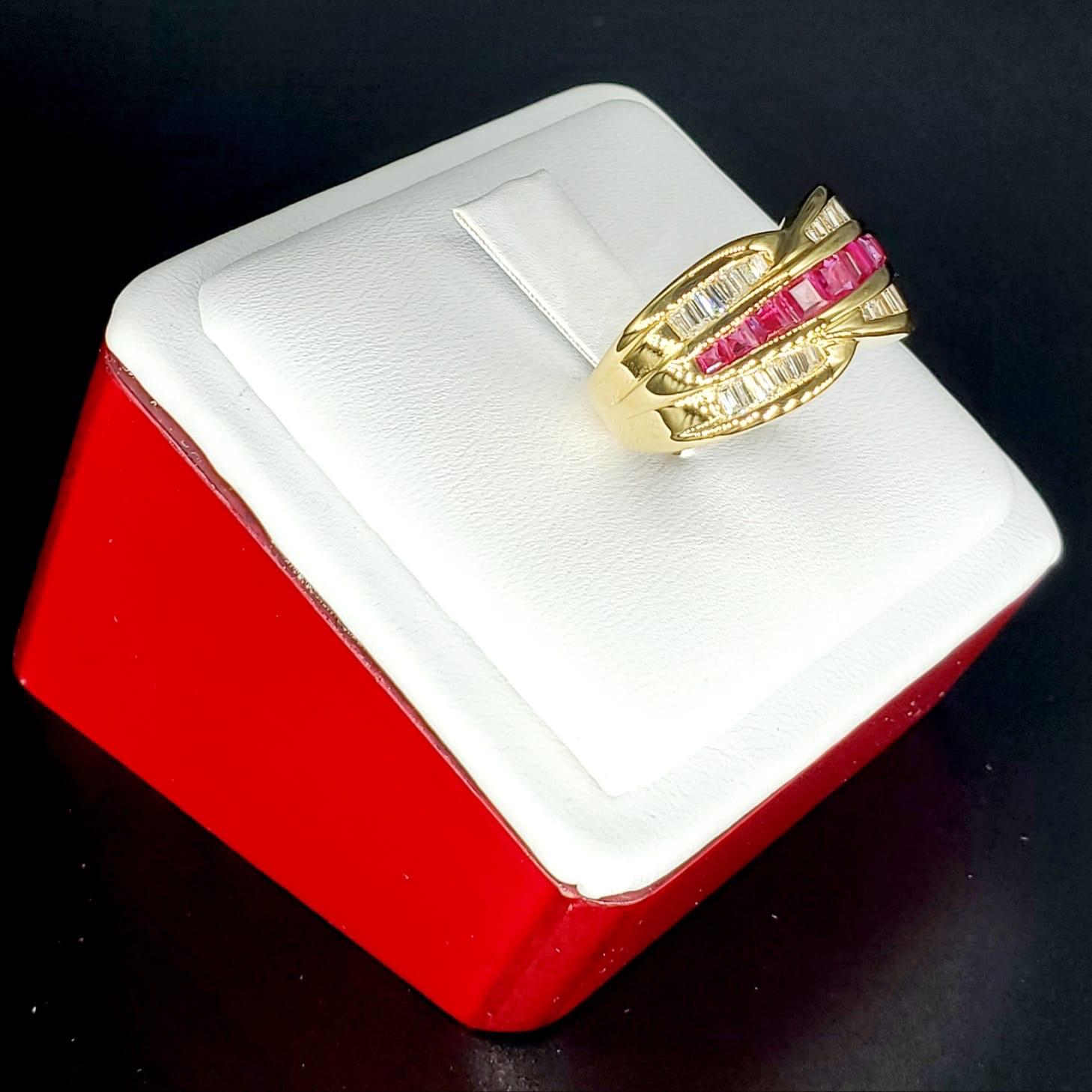 Vintage 2 Carat Diamonds and Ruby Ring 18 Karat Gold In Excellent Condition For Sale In Miami, FL