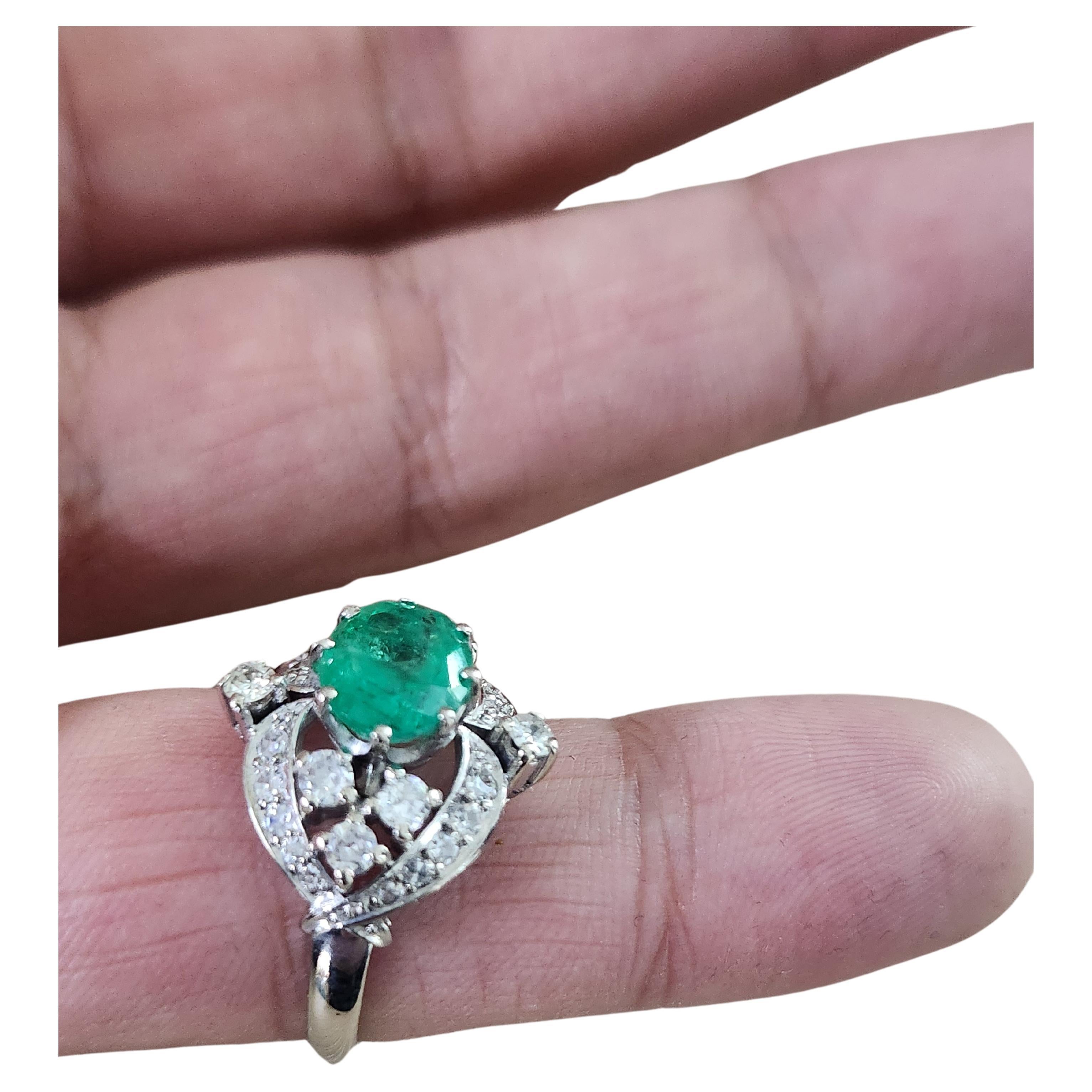 Vintage 2 Carat Emerald And Diamond Gold Ring For Sale 3