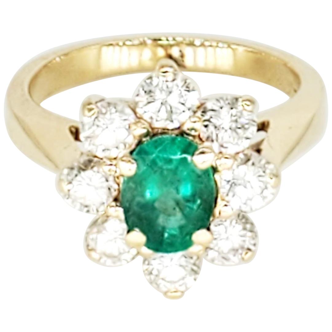 Vintage 2 Karat Smaragd und Diamanten Blumen-Cluster-Ring 14 Karat im Angebot