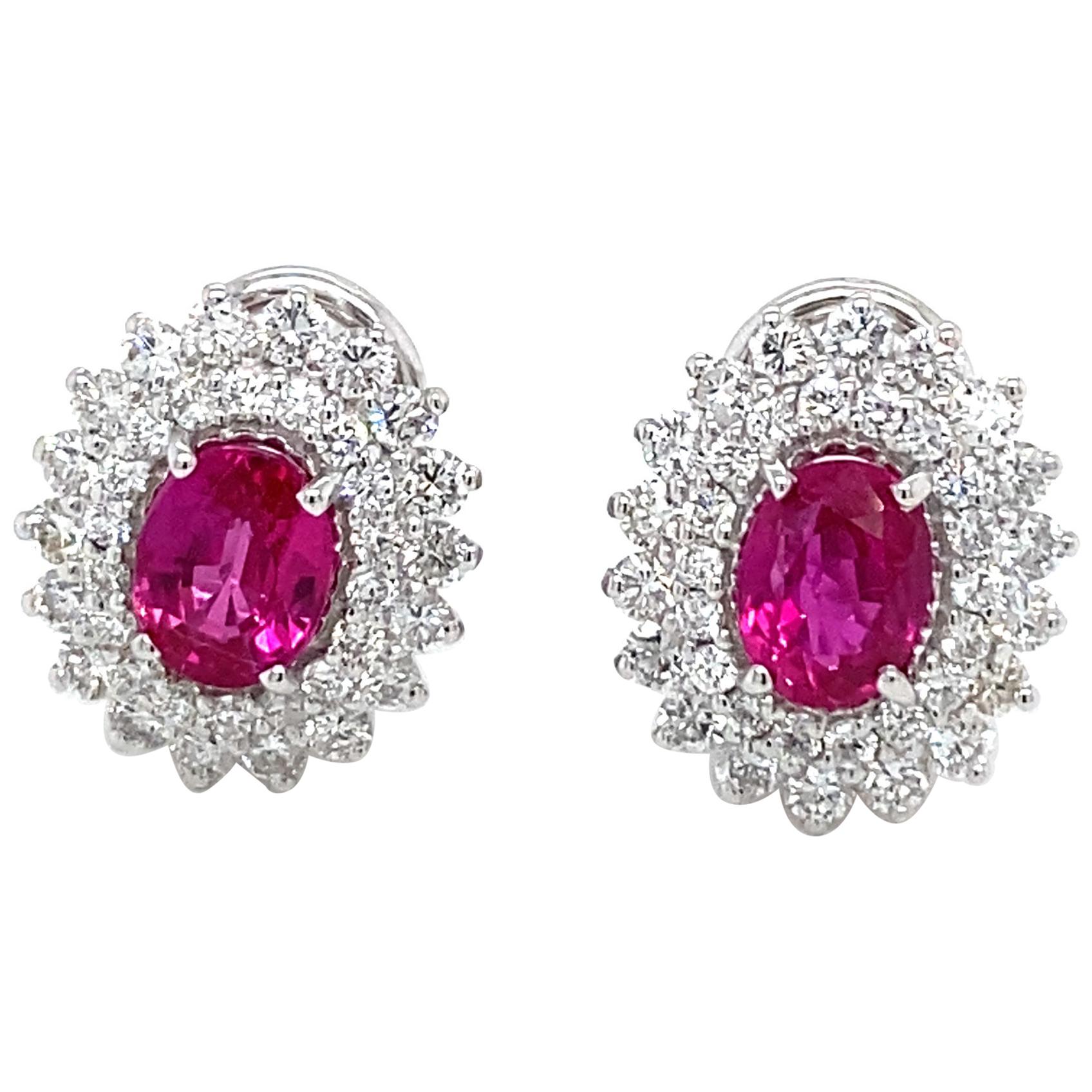 Boucles d'oreilles Vintage 2 Carat Ruby Diamond Gold Cluster Ears en vente