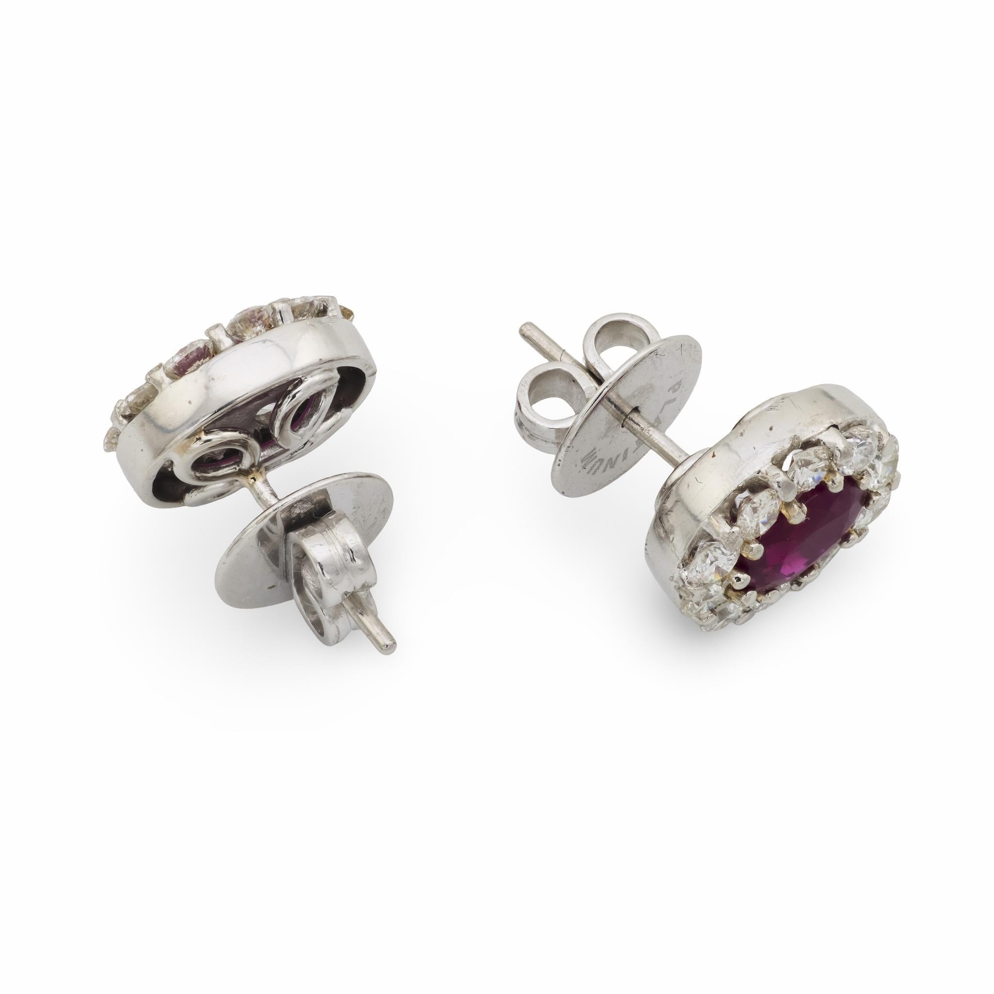 Pendientes vintage de racimo de rubíes, diamantes y platino de 2 quilates en venta 1