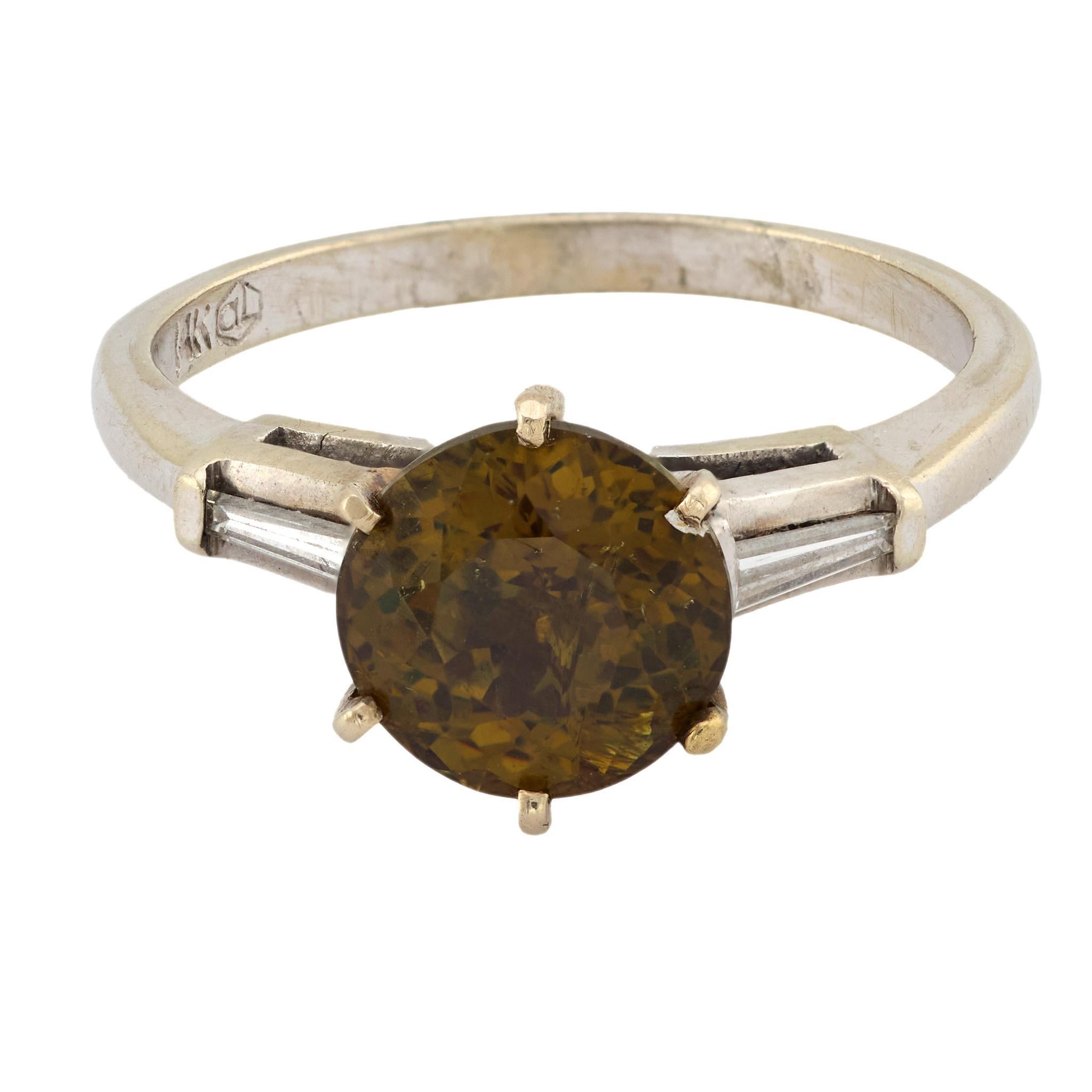 Contemporary Vintage 2 carat sphene diamond 14k white gold ring For Sale