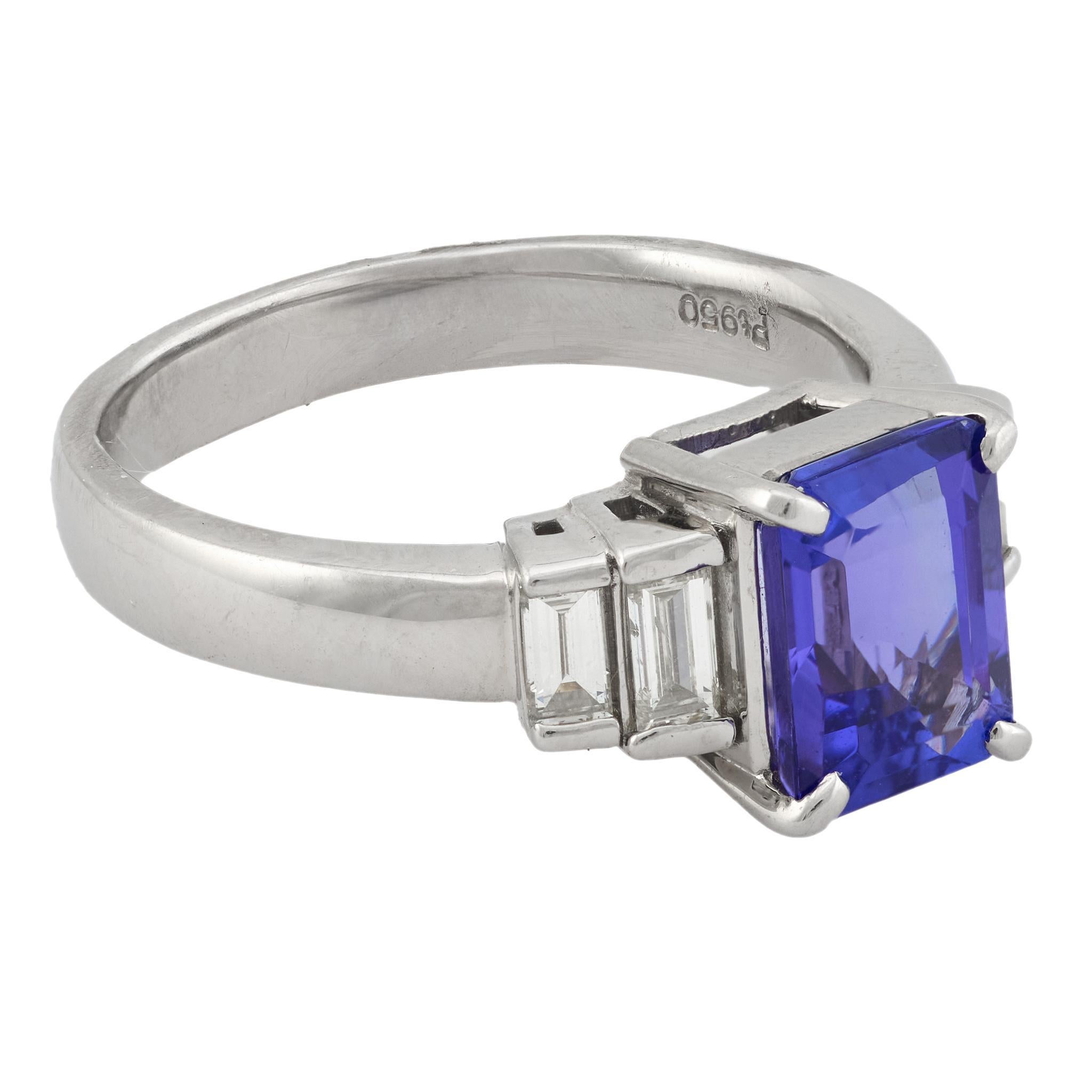 Vintage 2 Karat Tansanit Diamant Platin Ring (Smaragdschliff) im Angebot
