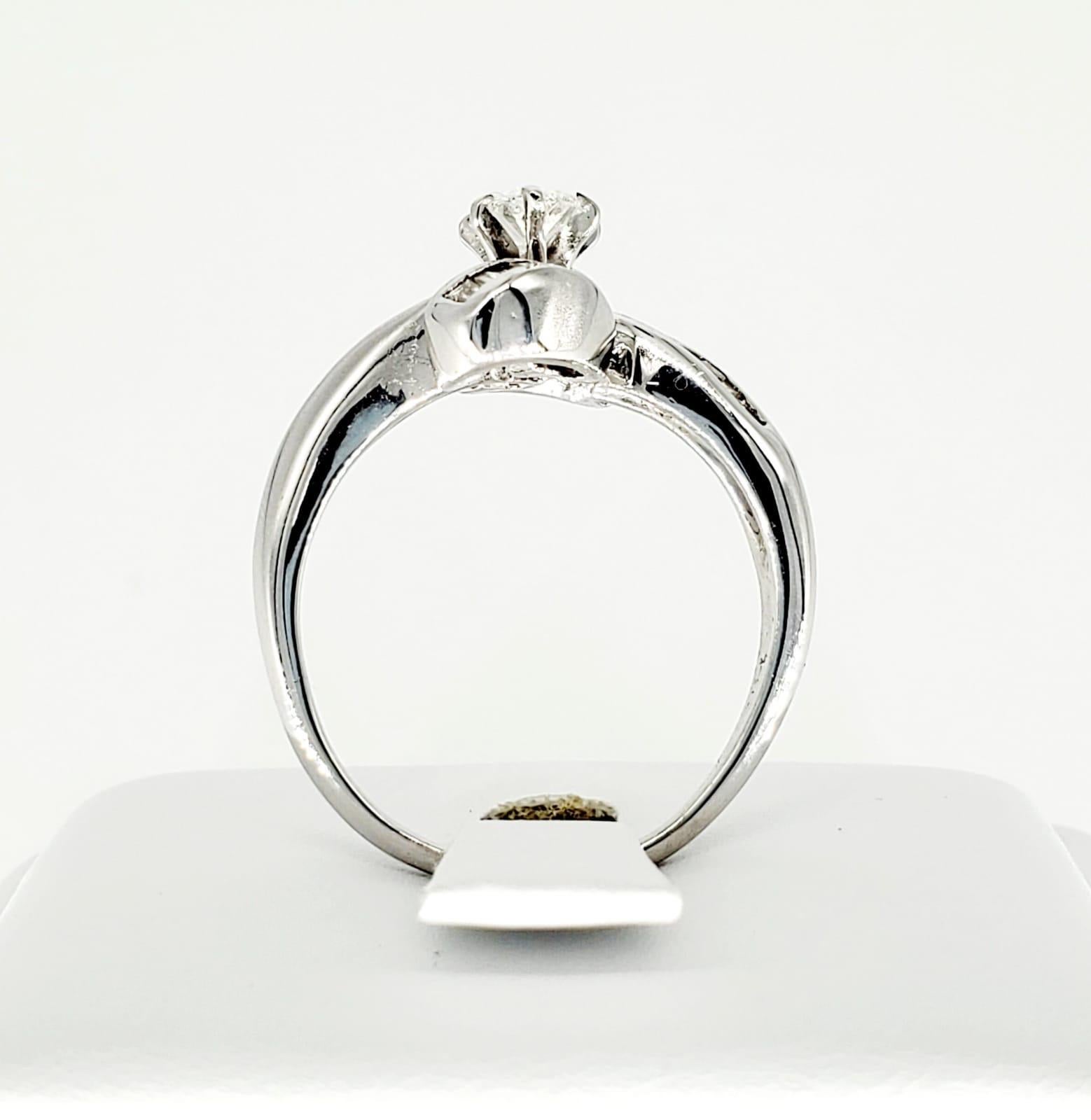 Marquise Cut Vintage 2 Carat VS/I Marquise Diamonds Swivel Engagement Ring 14 Karat Gold For Sale