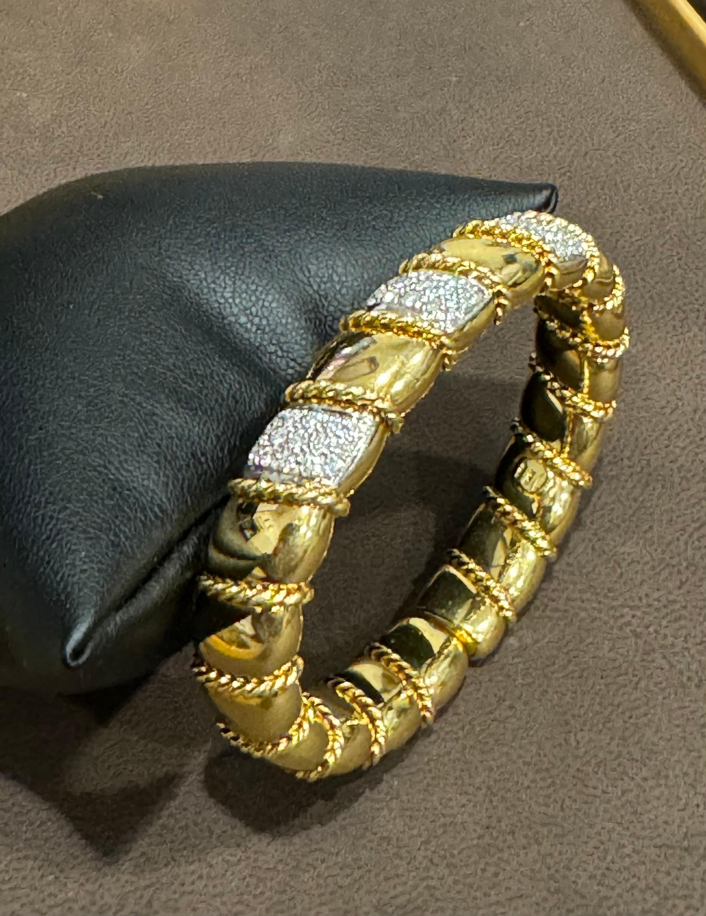 Vintage 2 Carats Diamond Cuff Bangle Bracelet 18 Karat Solid Yellow Gold 75 Gram en vente 9