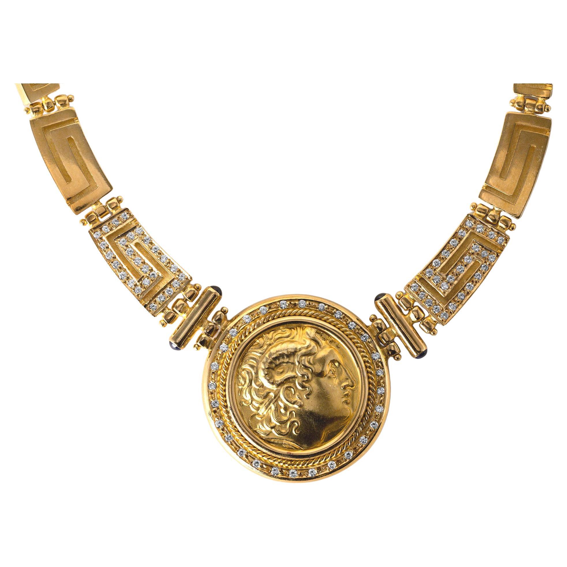 Vintage By 2 Carats Diamond Medallion Greek Meander Cameo Collana in oro 18K in vendita