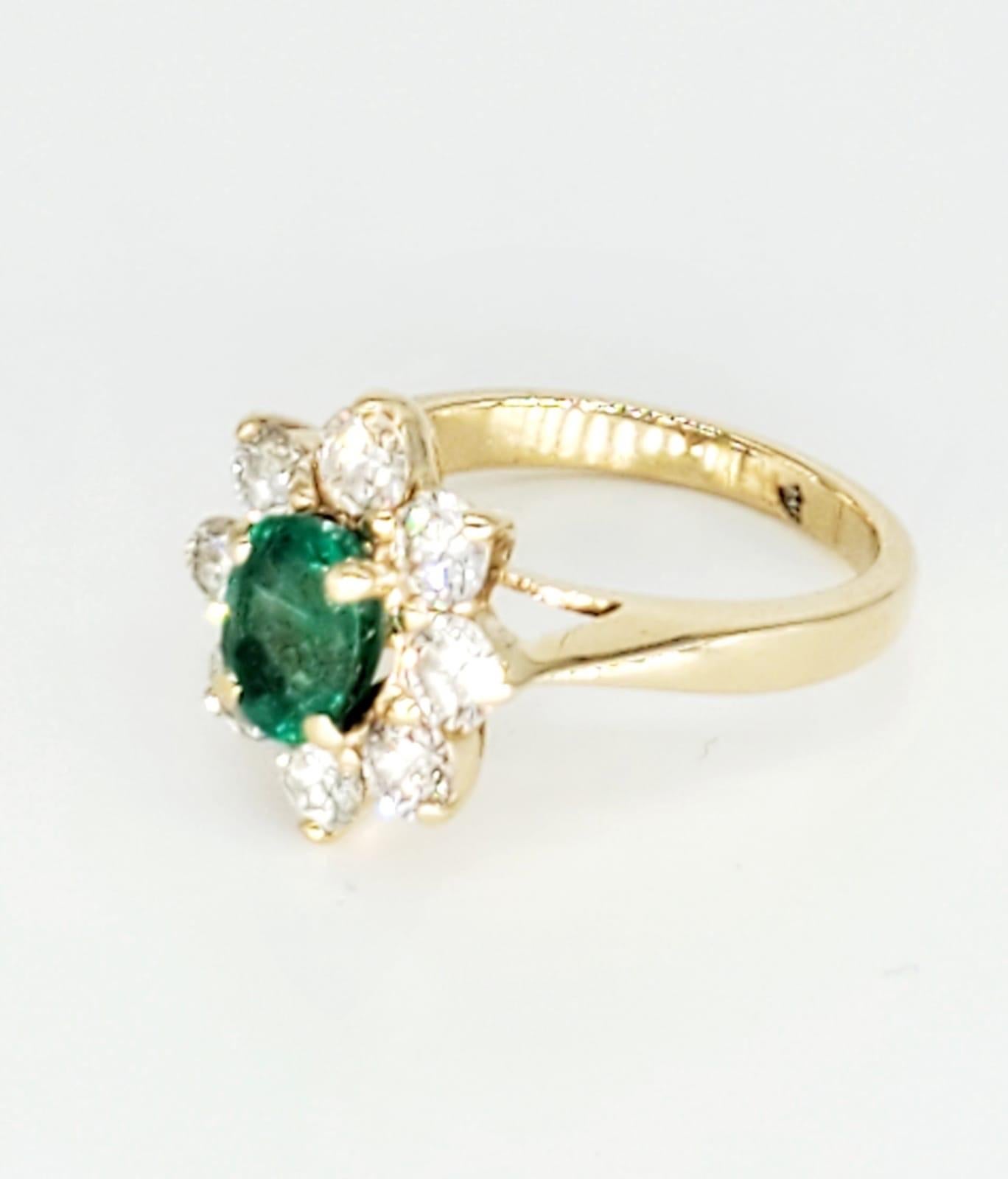 Vintage 2 Karat Smaragd und Diamanten Blumen-Cluster-Ring 14 Karat Damen im Angebot