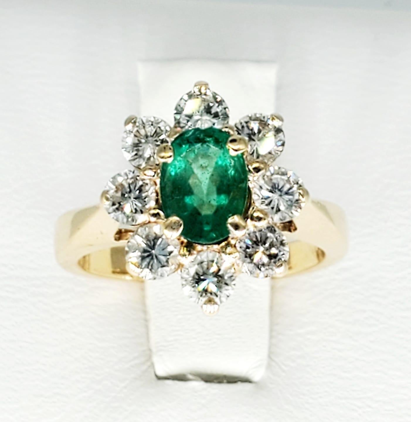 Vintage 2 Carats Emerald & Diamonds Flower Cluster Ring. The center gemstone is a Colombian Emerald weighting approx 0.80 carat and the surrounding diamonds are VS/SI clarity weighing approx a total of 1.20 carats. The ring is a size 4 and weights