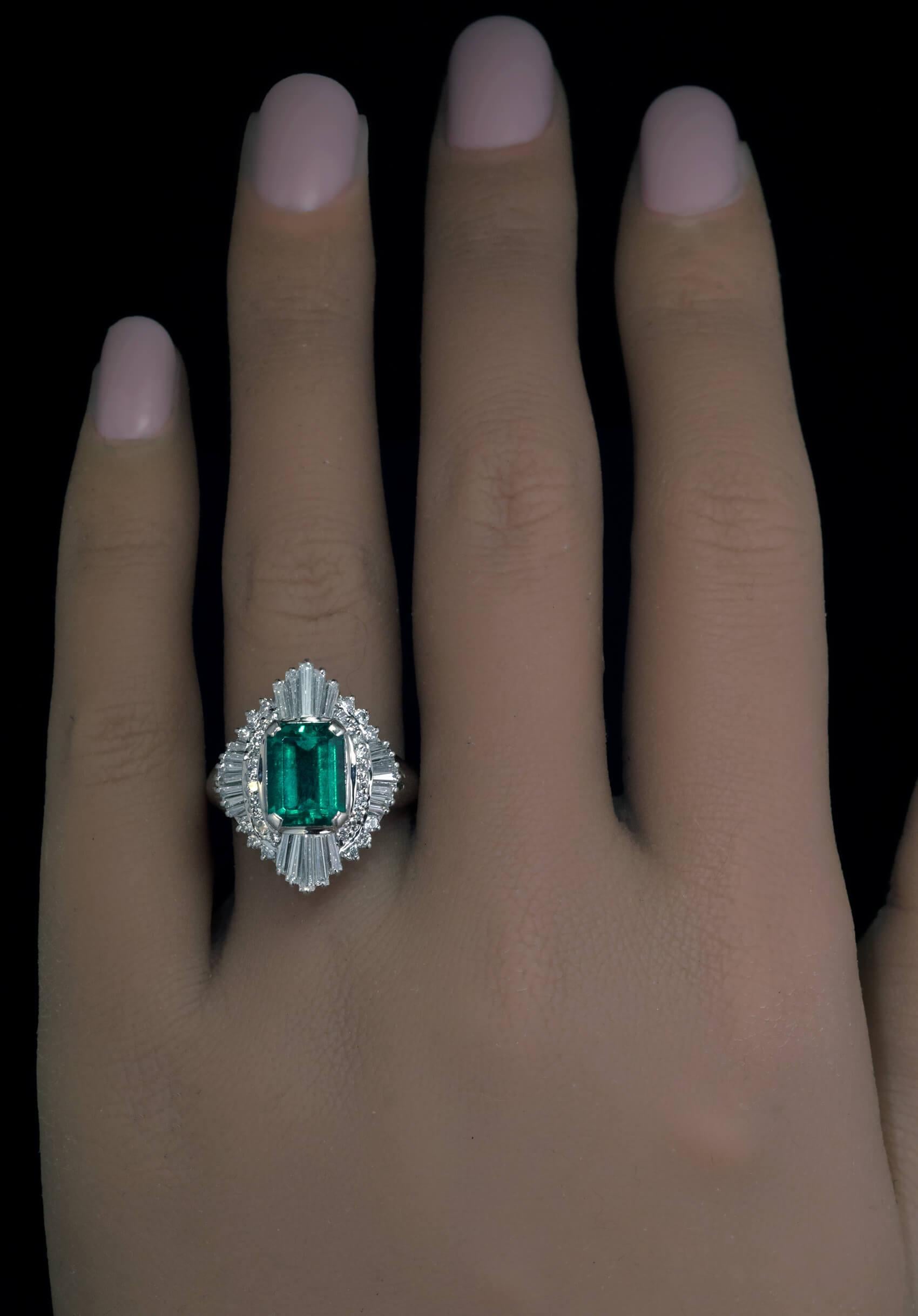 Baguette Cut Vintage 2 Ct Colombian Emerald Diamond Engagement Ring For Sale