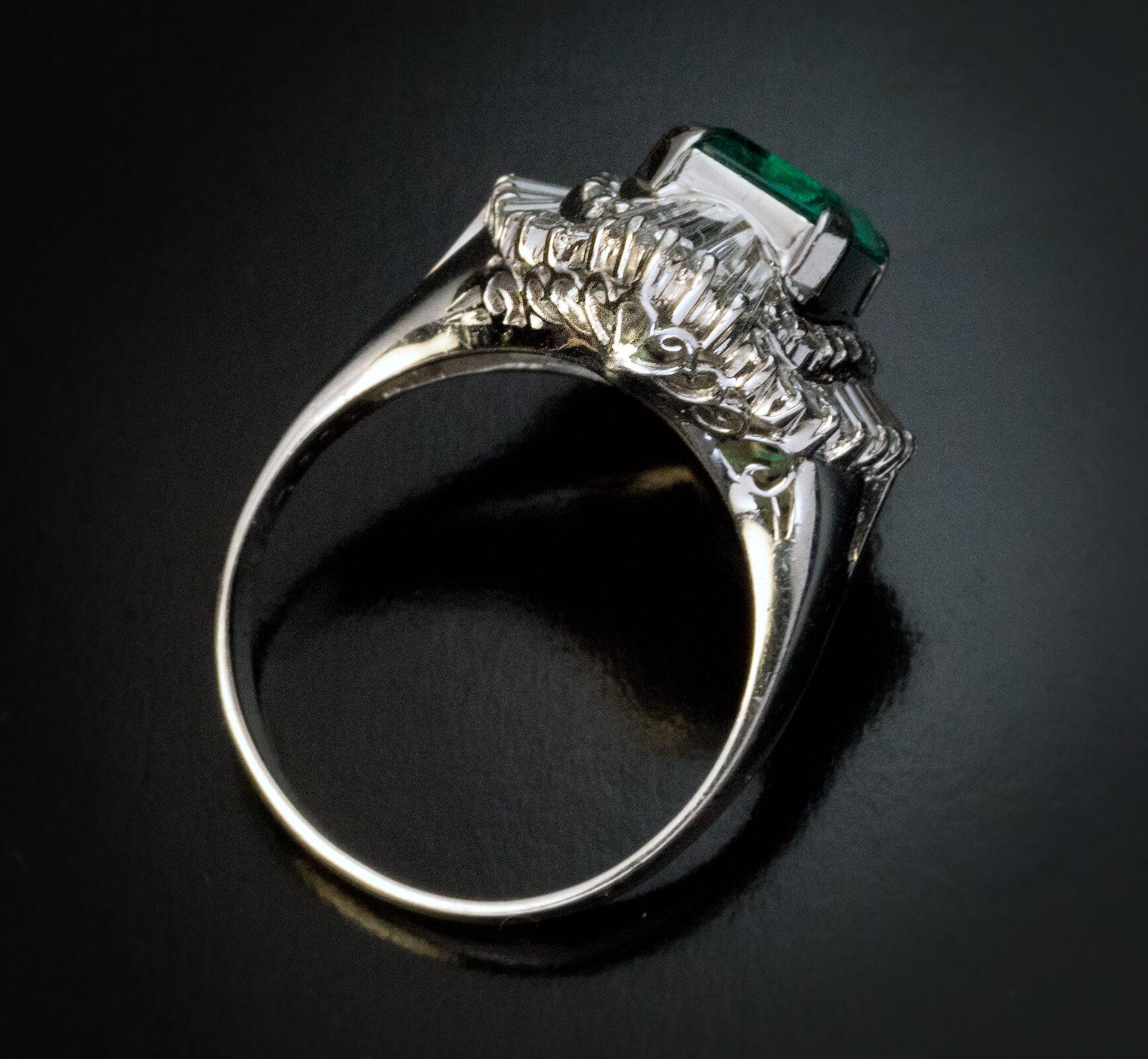 Verlobungsring mit 2 Karat kolumbianischem Smaragd und Diamant im Angebot 2