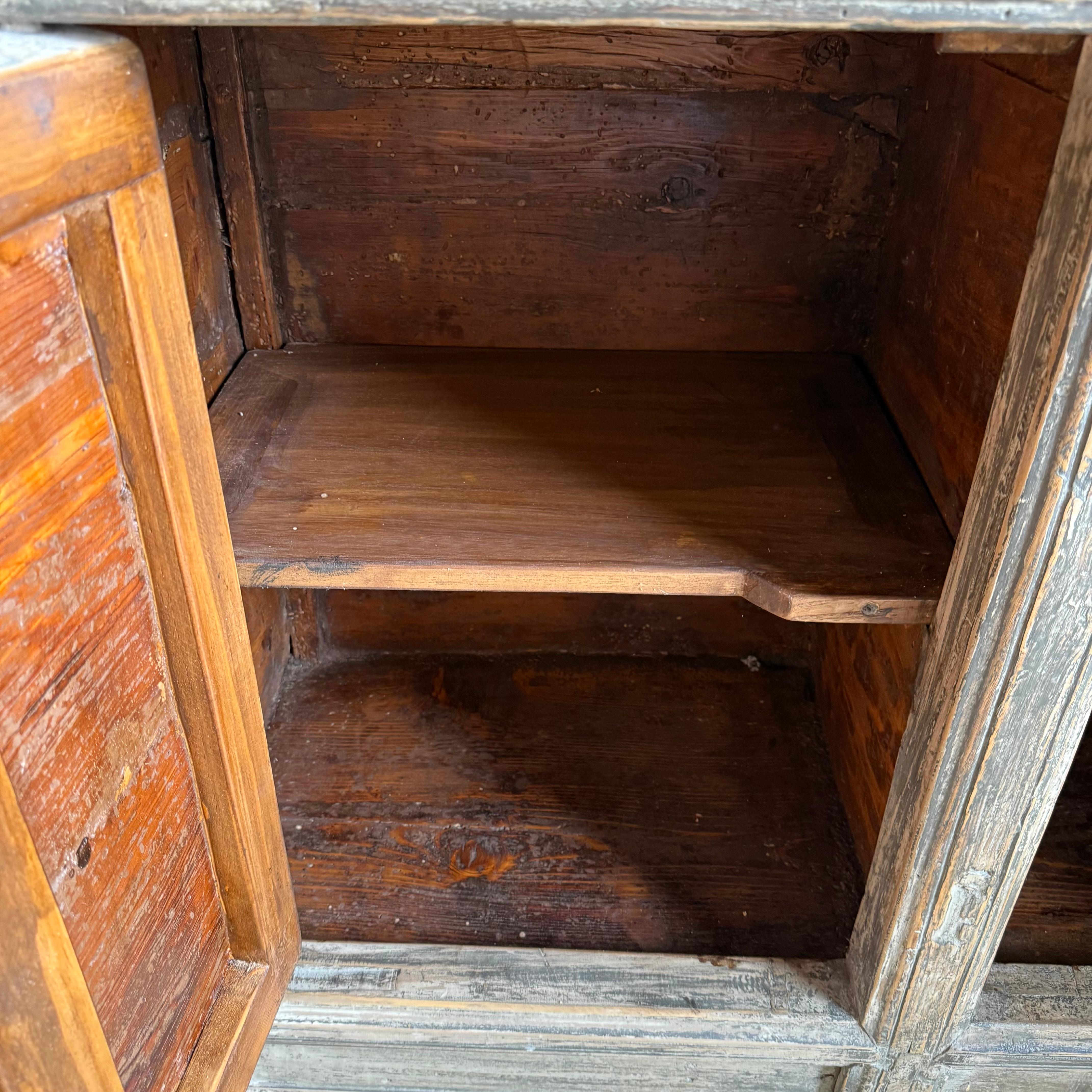 Vintage 2 Tür bemalt Ulme Wood Schrank im Angebot 5