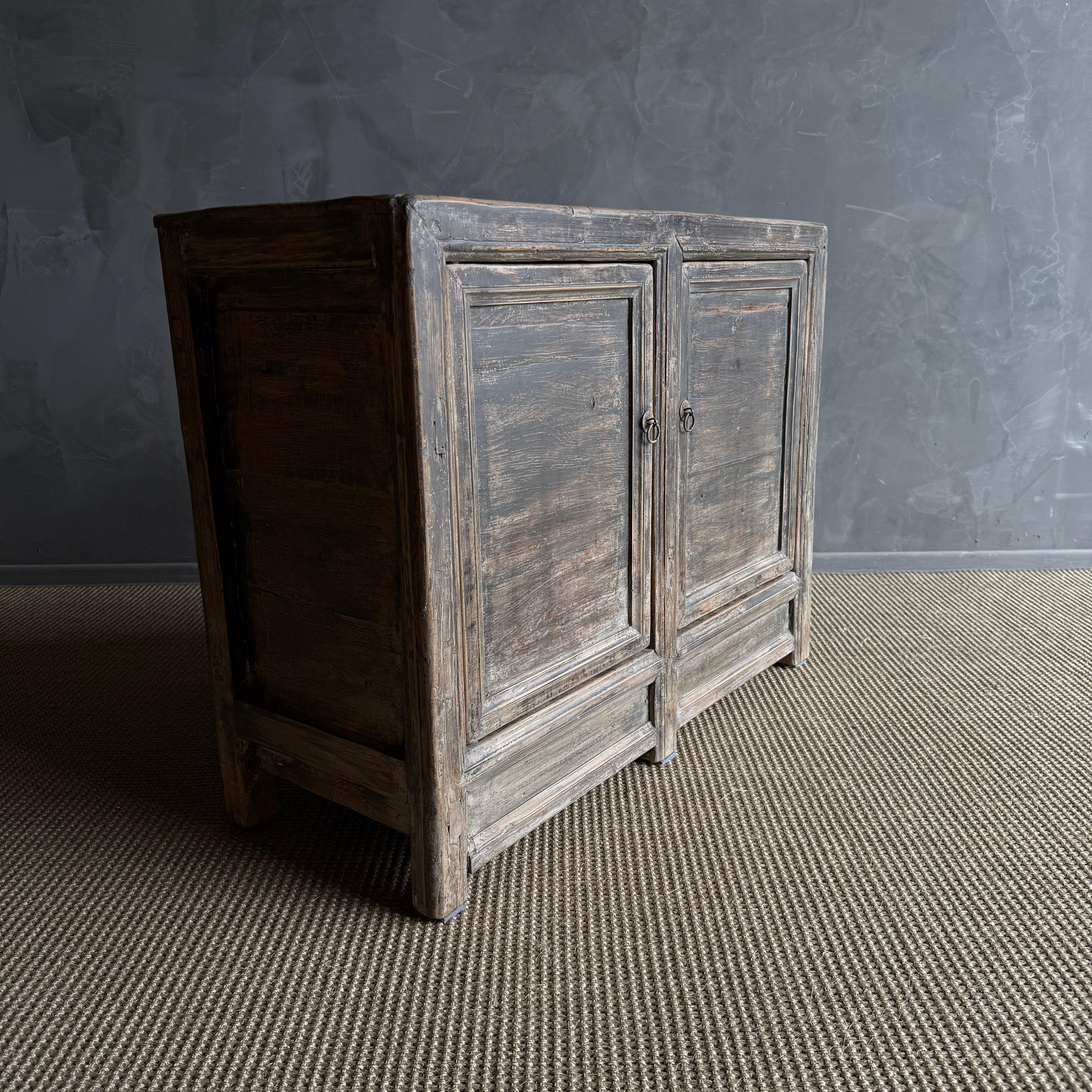 Vintage 2 Tür bemalt Ulme Wood Schrank im Angebot 6