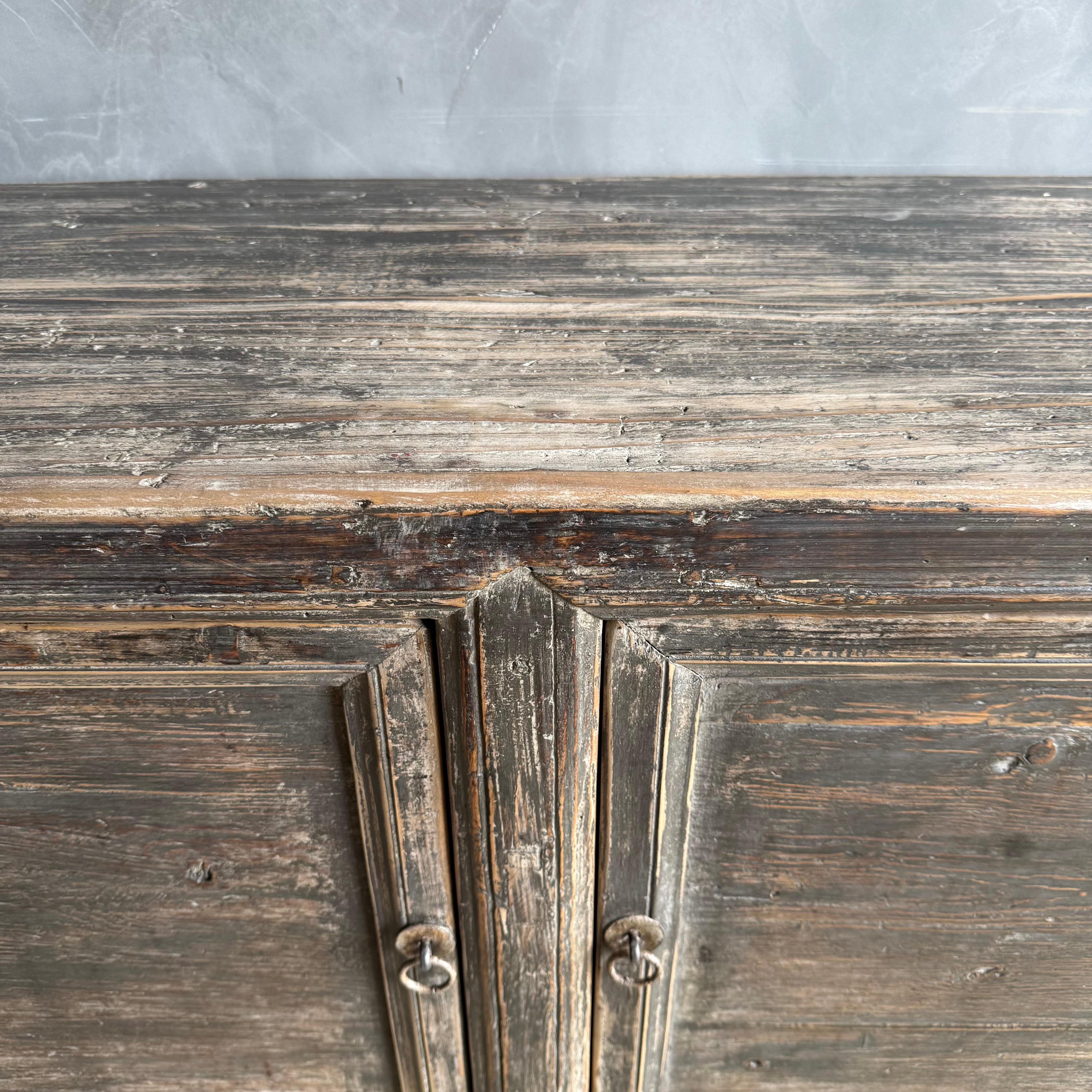 Vintage 2 Tür bemalt Ulme Wood Schrank im Angebot 2