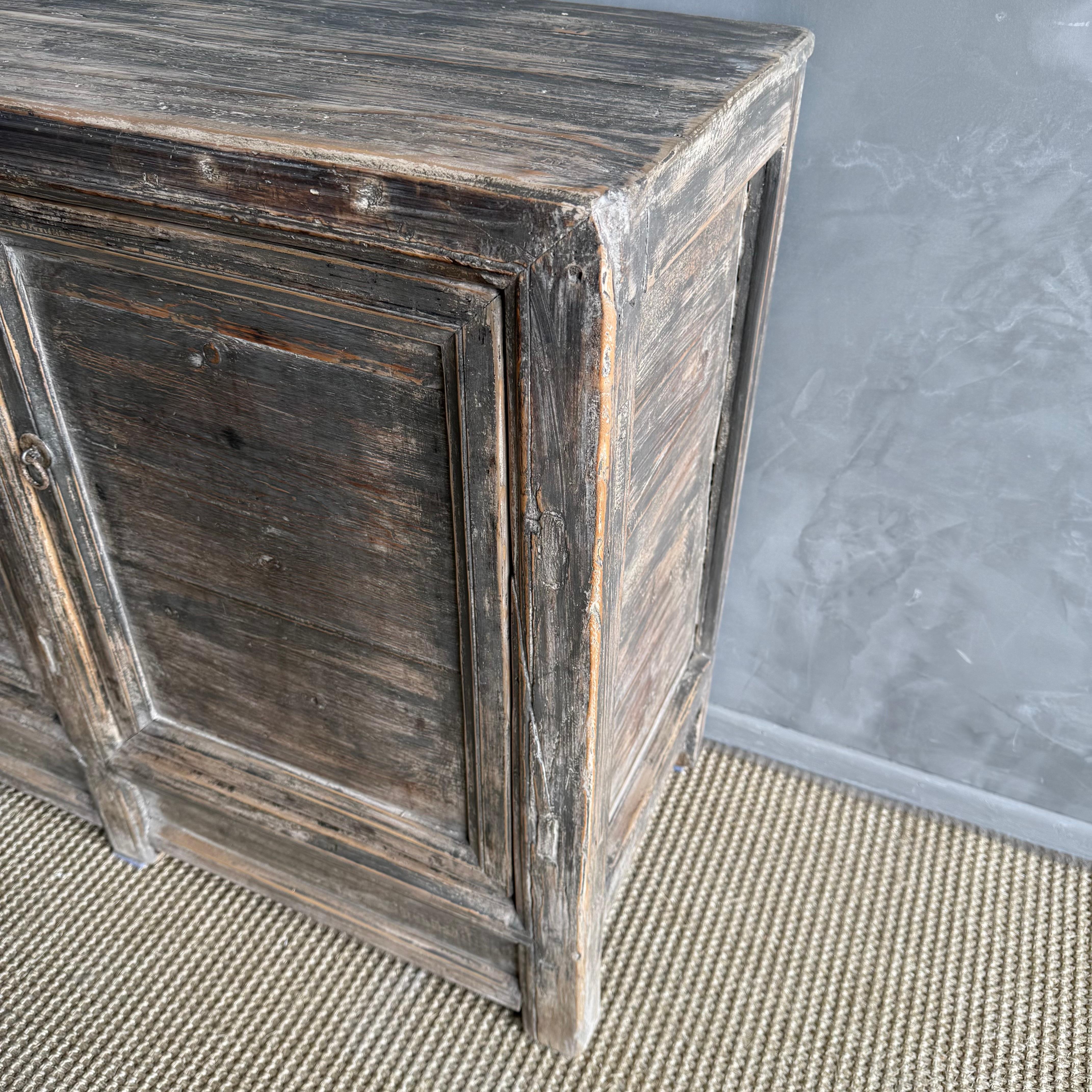 Vintage 2 Tür bemalt Ulme Wood Schrank im Angebot 3