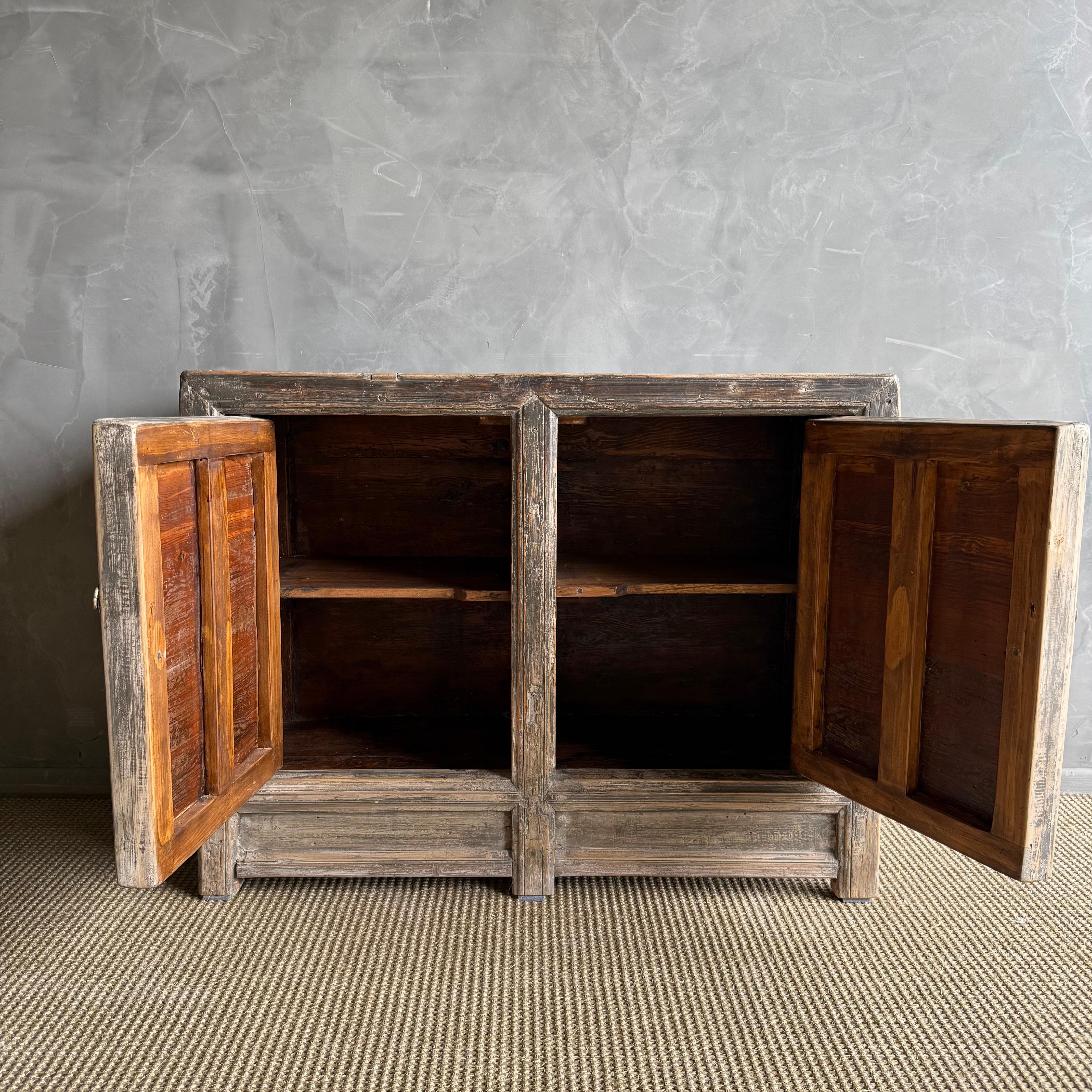 Vintage 2 Tür bemalt Ulme Wood Schrank im Angebot 4