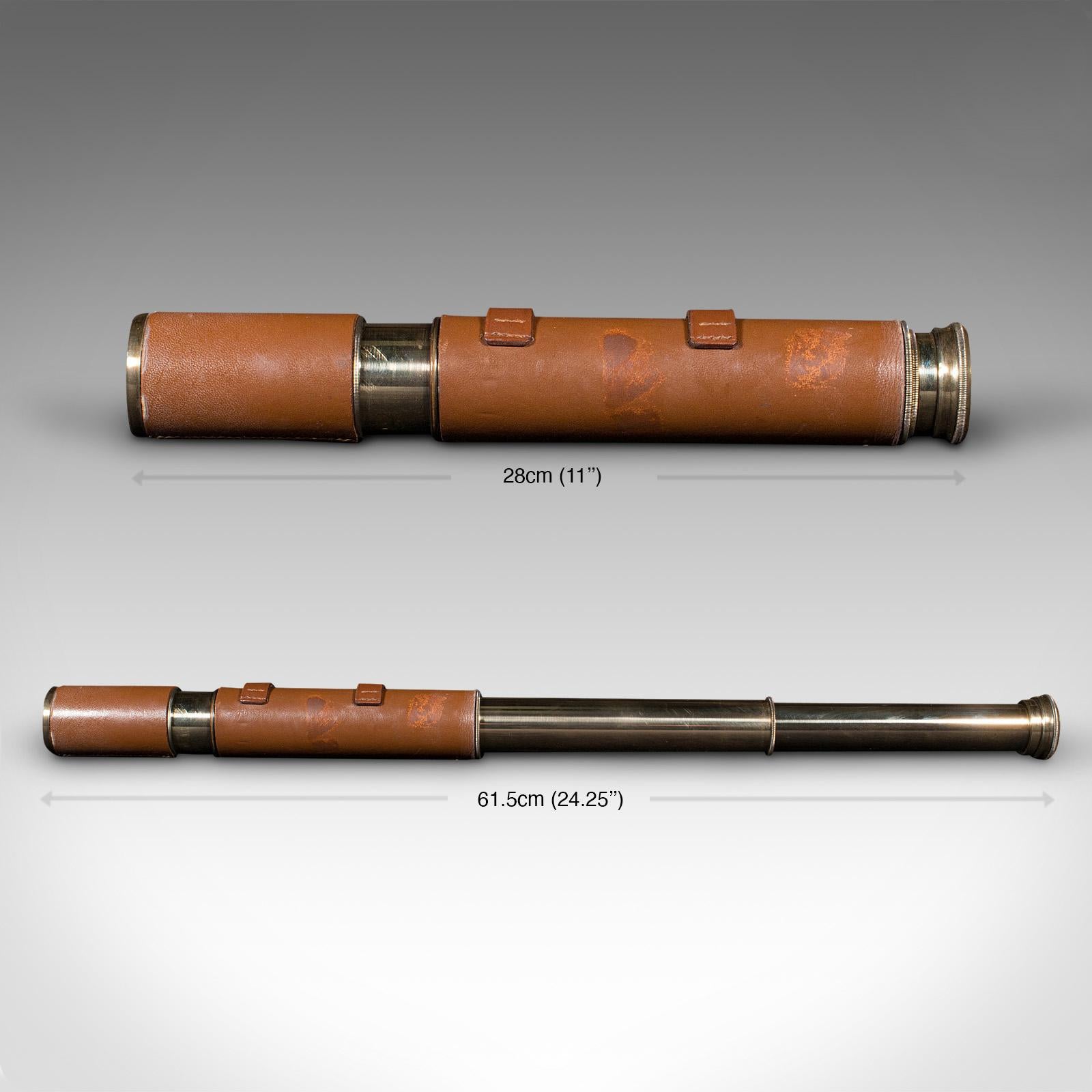 Telescopio d'epoca a 2 estrazioni, inglese, in pelle, ottone, rifrattore terrestre, C.C. 1960 in vendita 3