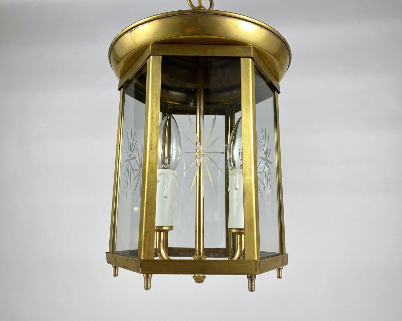Vintage 2 Light Electric Lantern, 1980s, Brass and Beveled Glass In Excellent Condition For Sale In Bastogne, BE