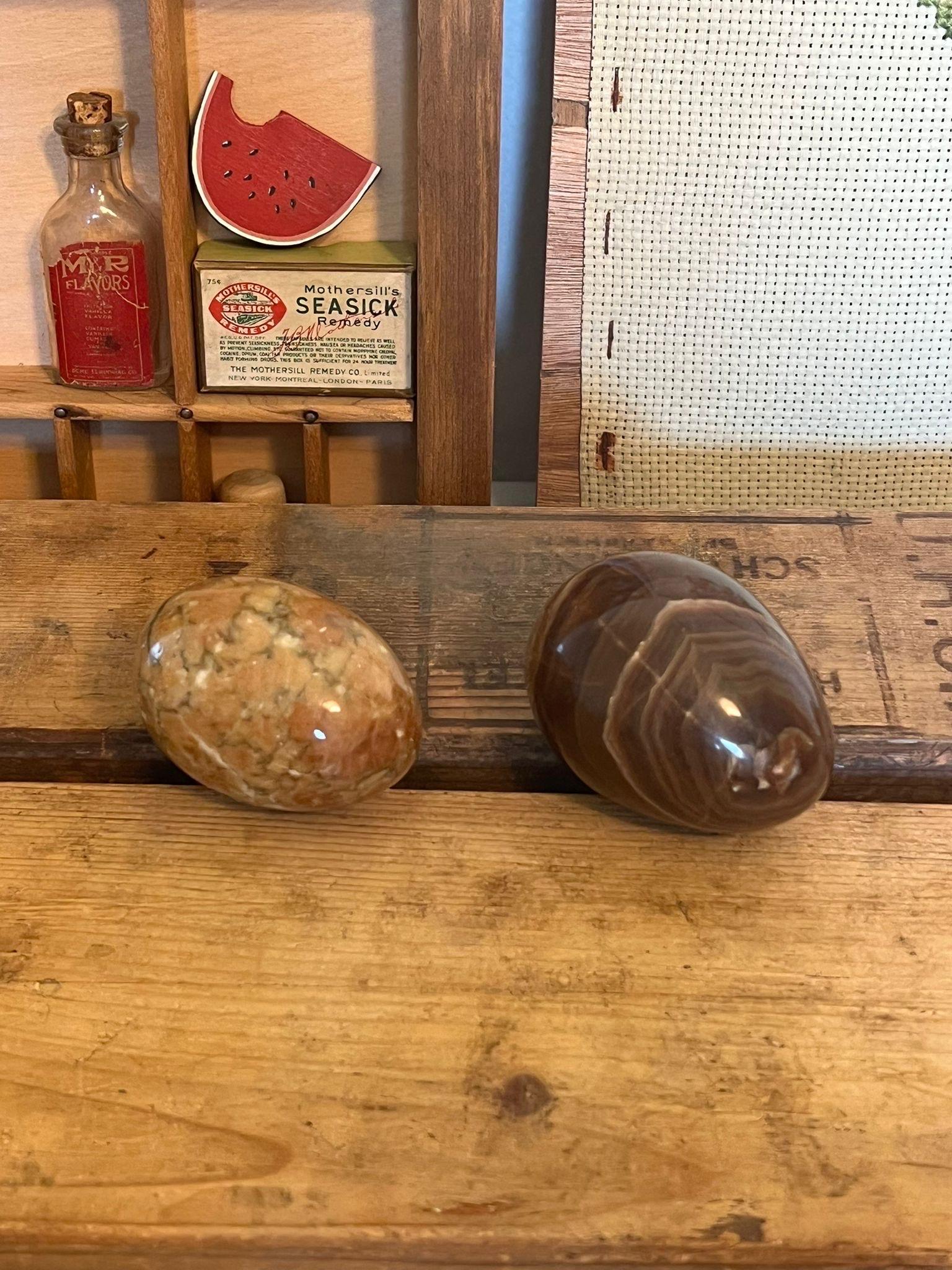Non è possibile verificare il materiale del marmo. Probabilmente negli anni 1950-70. Condizioni vintage come da foto. L'inserzione si riferisce solo all'articolo descritto.Box H6

Dimensioni. 3