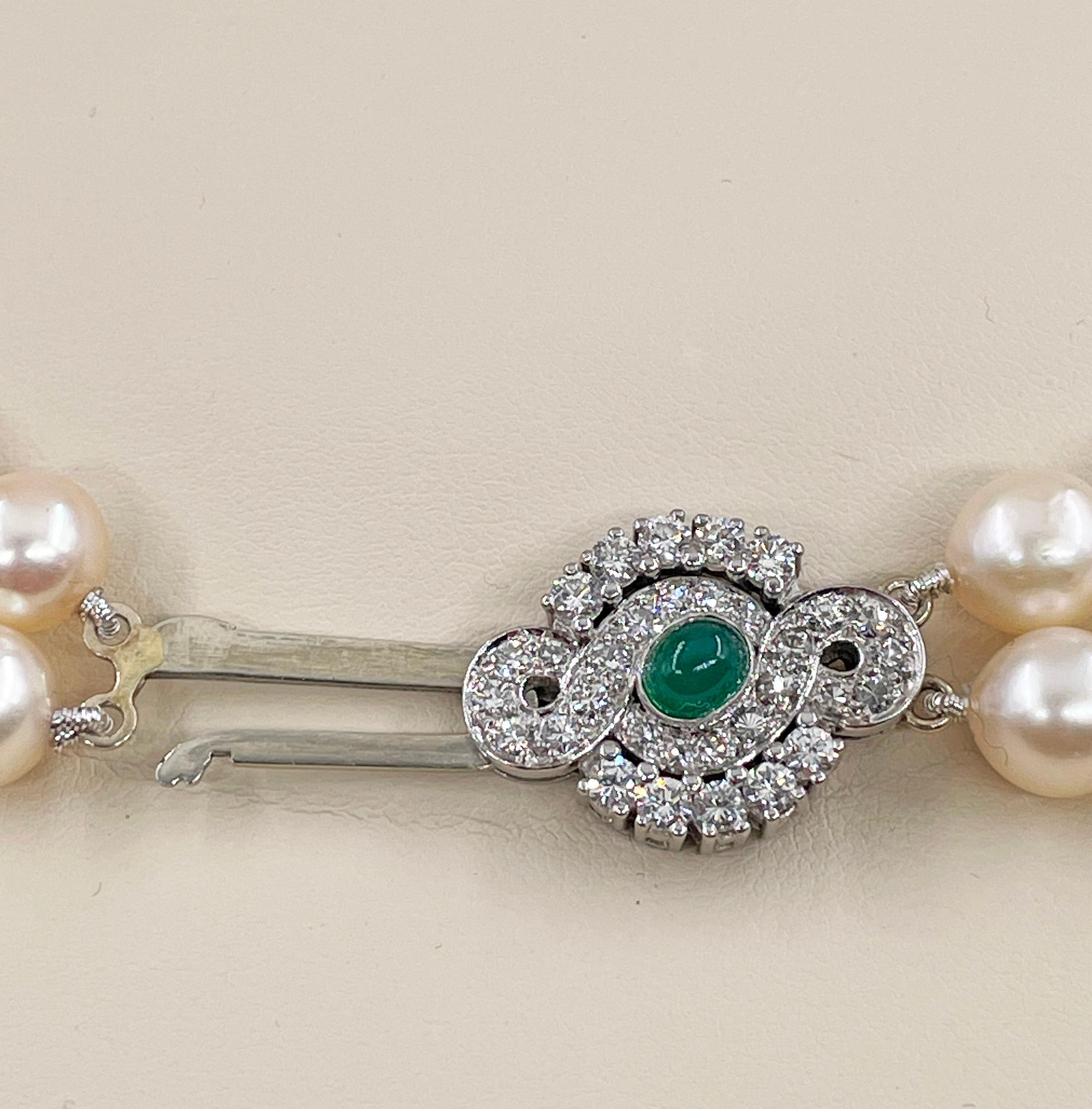 Vintage 2-Row Cultured Akoya Pearl Necklace 18K WG Diamond Agate Jewelry Clasp In Good Condition For Sale In New York, NY