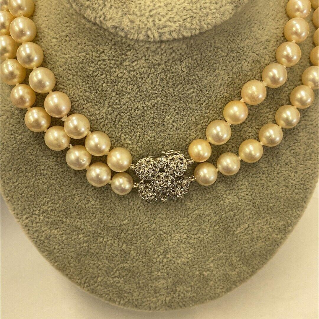 Vintage 2 Row Cultured Pearl Necklace Set in 18ct Gold Diamond Clasp In Good Condition For Sale In London, GB