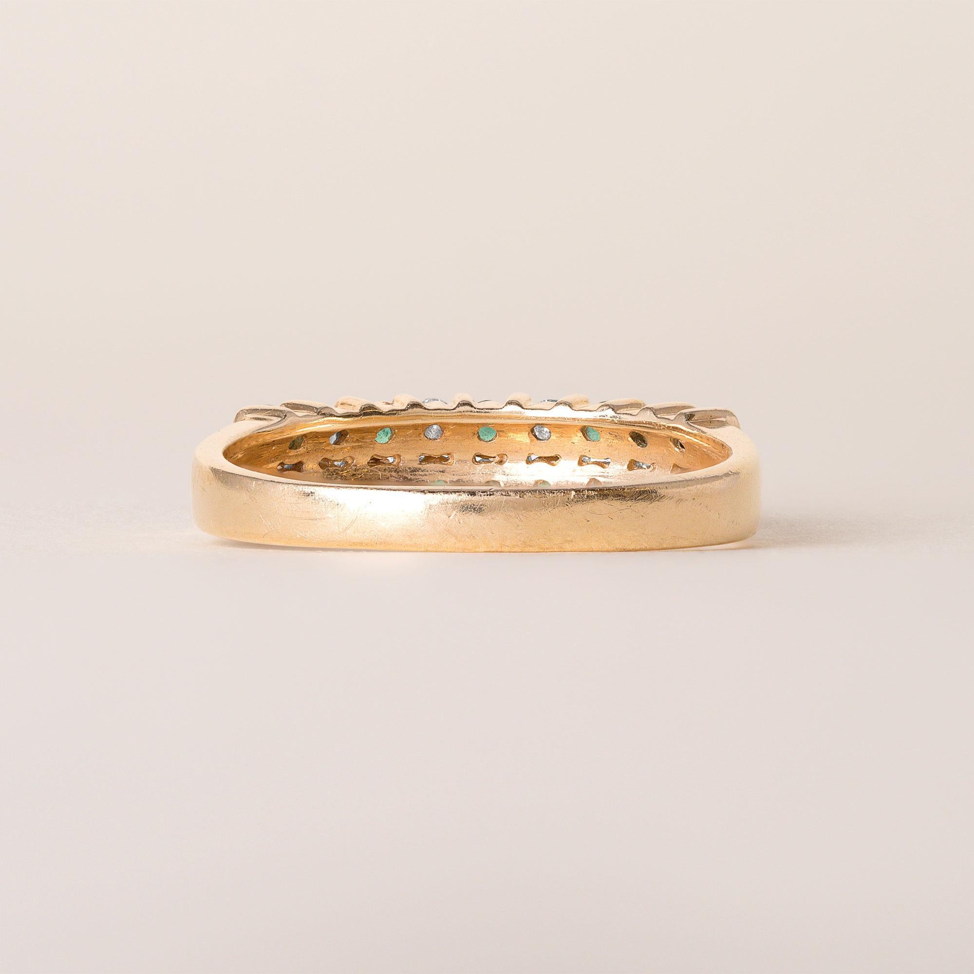 Taille ronde Vintage 2 Row Emerald and Diamond Tenison Set Ring Band 14K Yellow Gold en vente