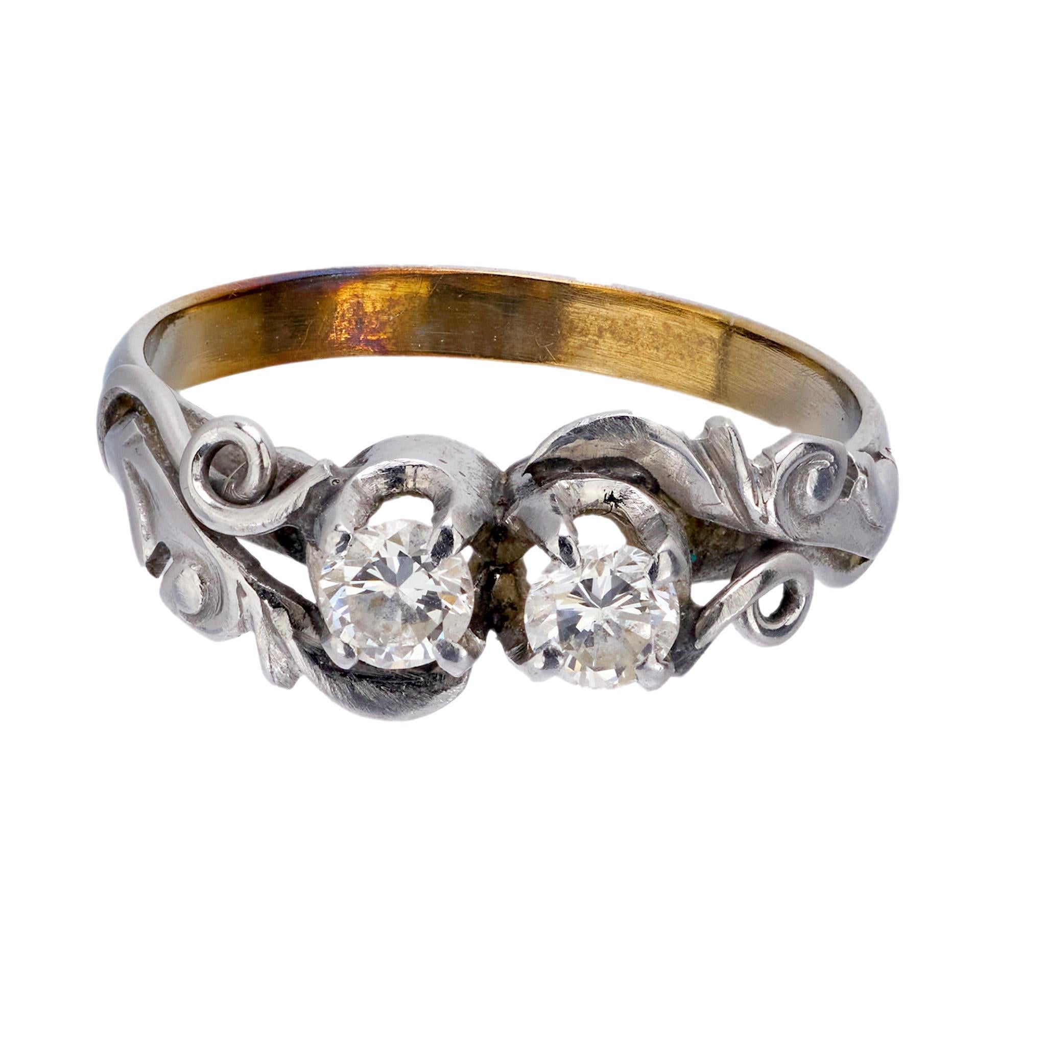 Modern Vintage 2 stone diamond silver ring For Sale