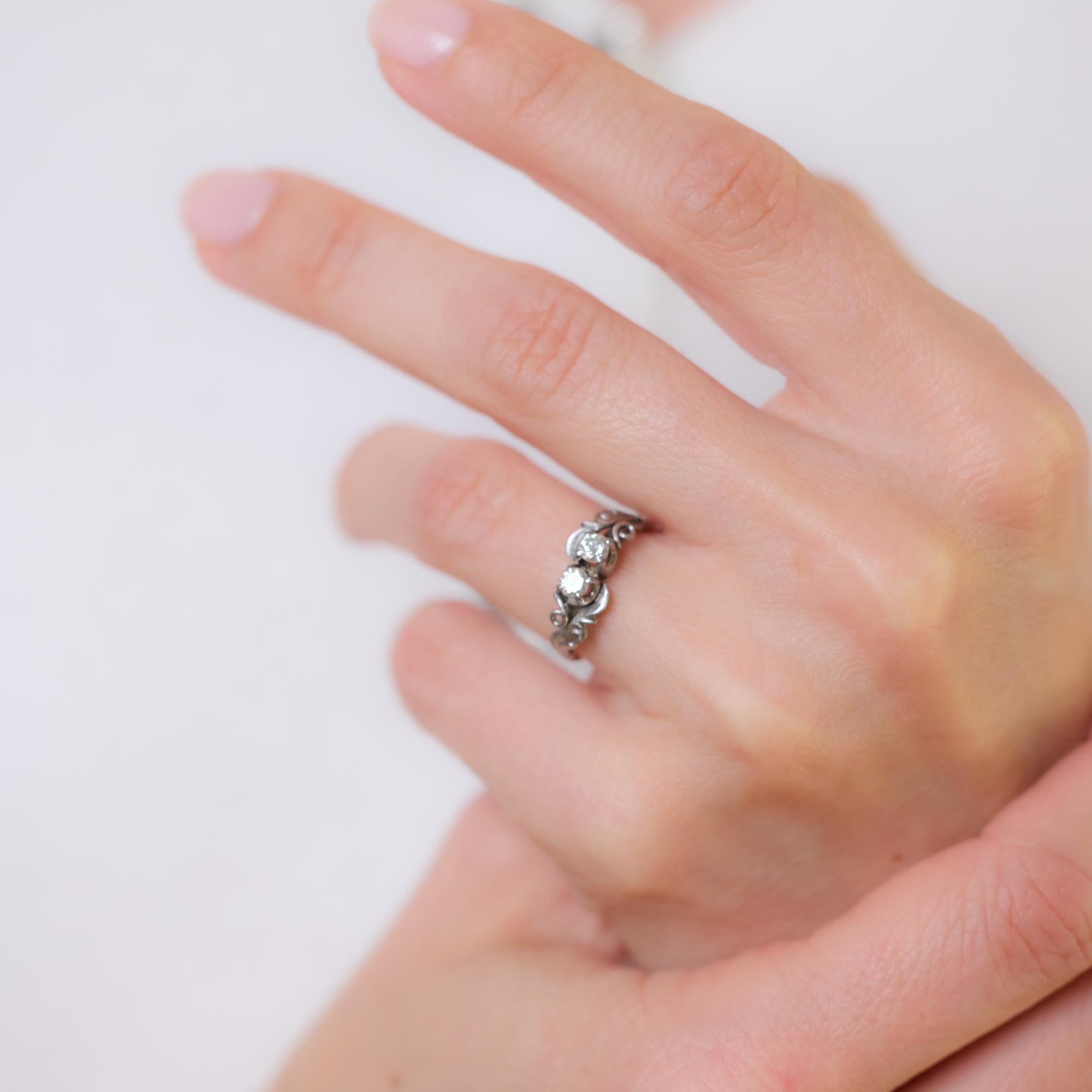 Brilliant Cut Vintage 2 stone diamond silver ring For Sale