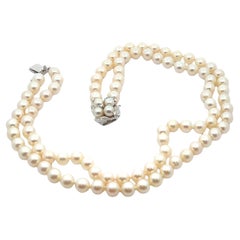 Collana di perle vintage a 2 fili da 15" con chiusura floreale in oro bianco con diamante da 0,25 ct.