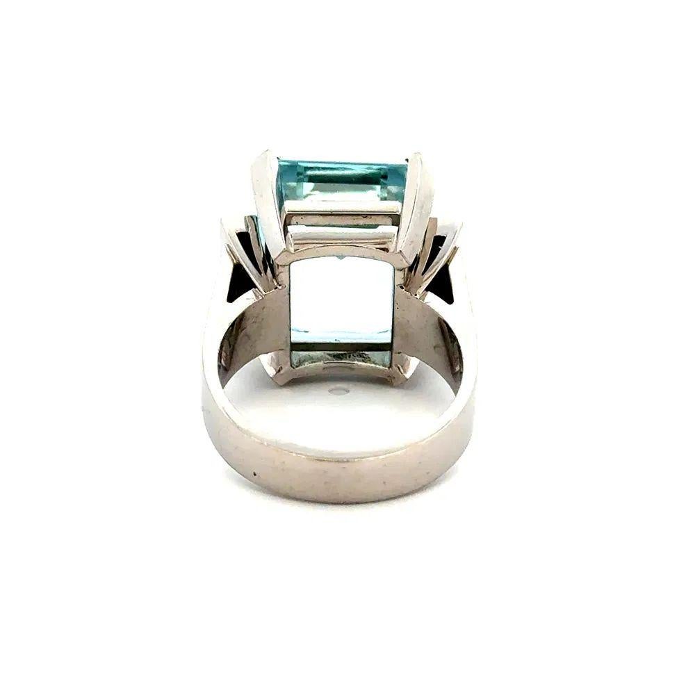 Vintage 20 Carat Emerald Cut Aquamarine and RBC Diamond Gold Retro Ring For Sale 1